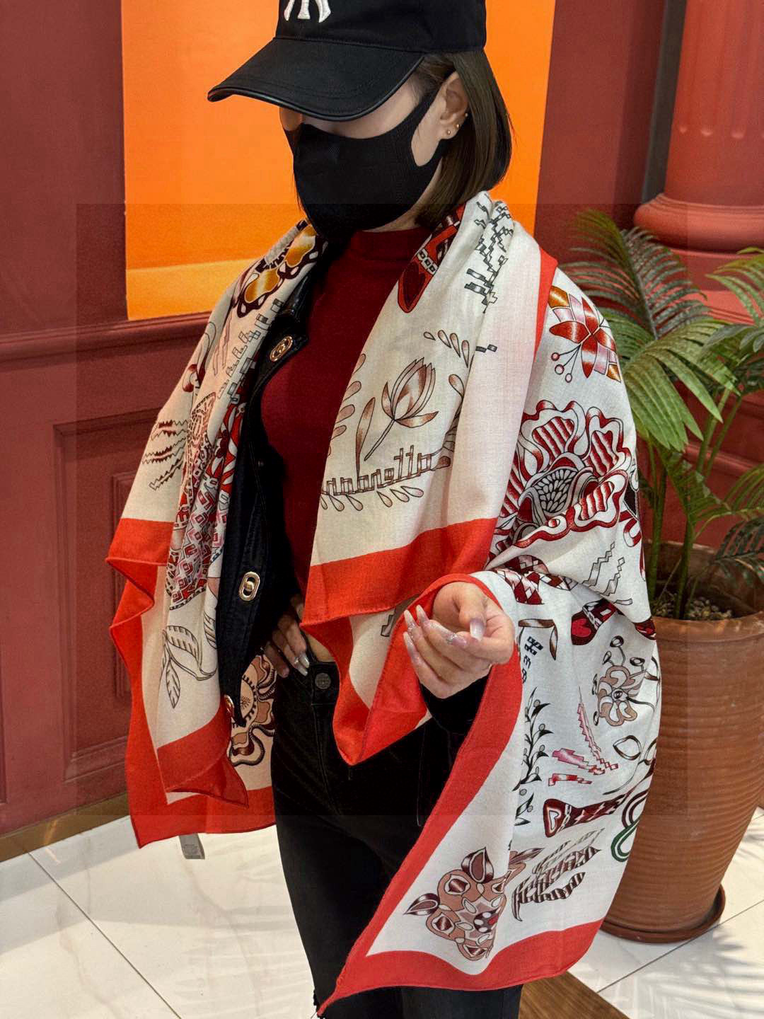 爱马仕～秋冬搭配利器❗️顶级双面同色 版真丝羊绒披肩！！1条等于2条】点睛精彩，图案和配色都超级喜欢，又