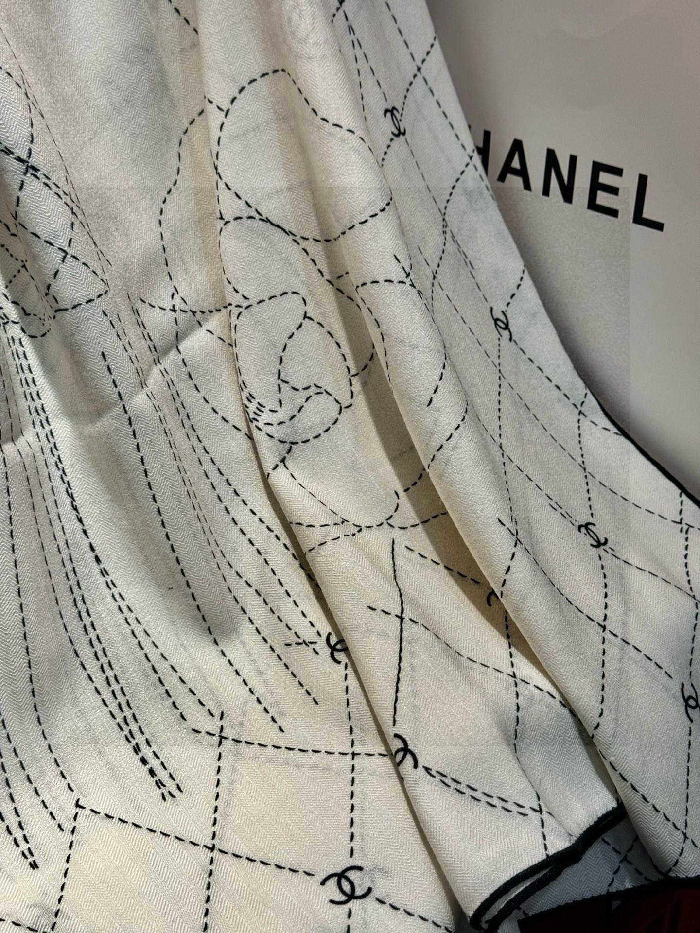 【升级双面同色 加密面料】 上新❤️ 140*140台版印花 黑白二色 高级都市新贵！山茶花的再一次邂逅