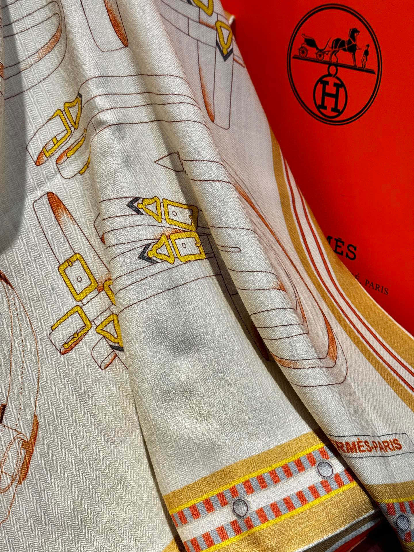 ❄️【双面同色】原单爱马仕140cm丝绒方巾💕 《马术密匙》，十九世纪的商品图录汇集了手工匠们的系列产品