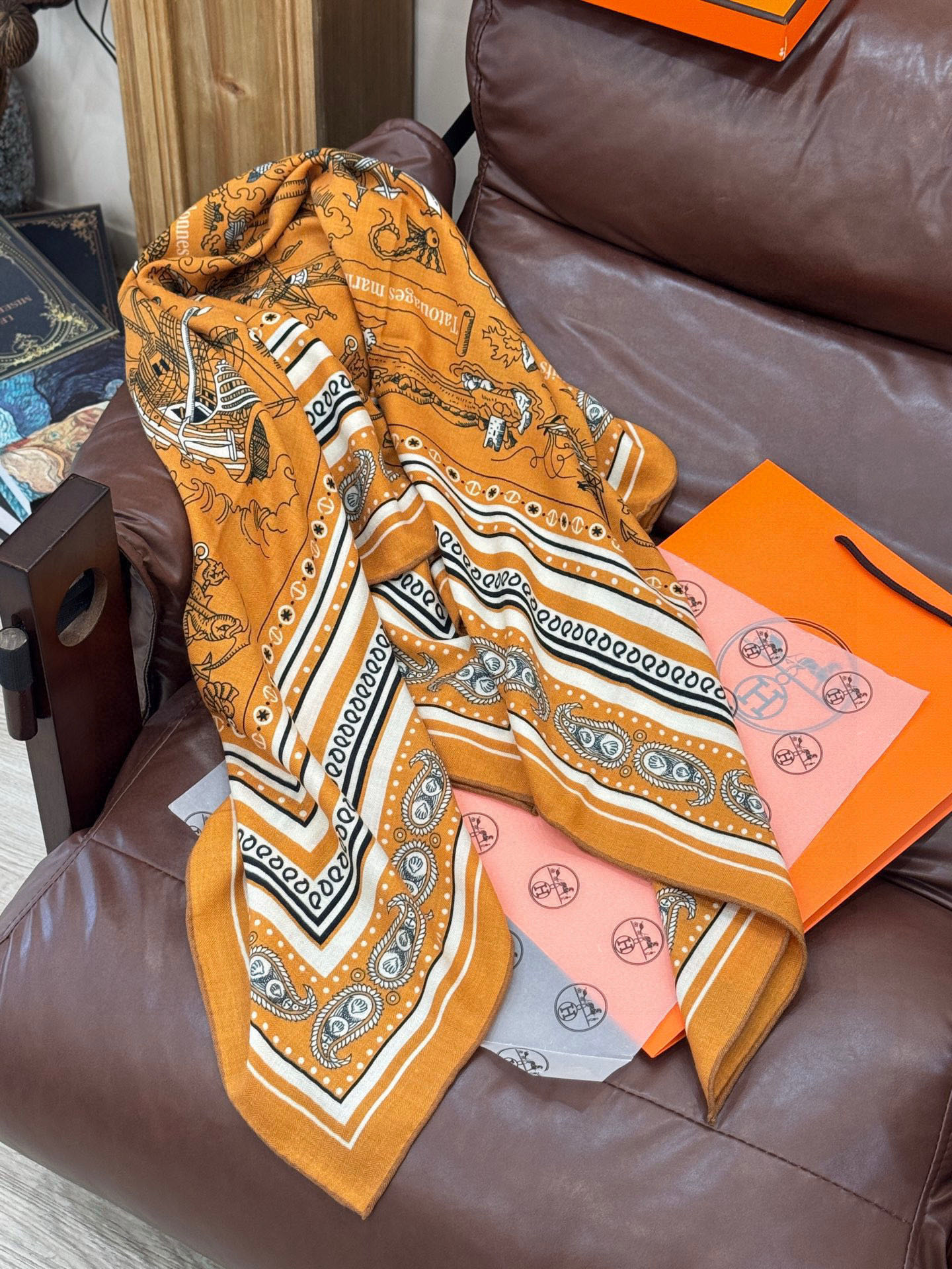 💟2025年秋冬抢先 上新💞【双面同色丝毛方巾】手工卷边山羊绒和真丝混纺披肩（70%山羊绒，30%桑蚕丝