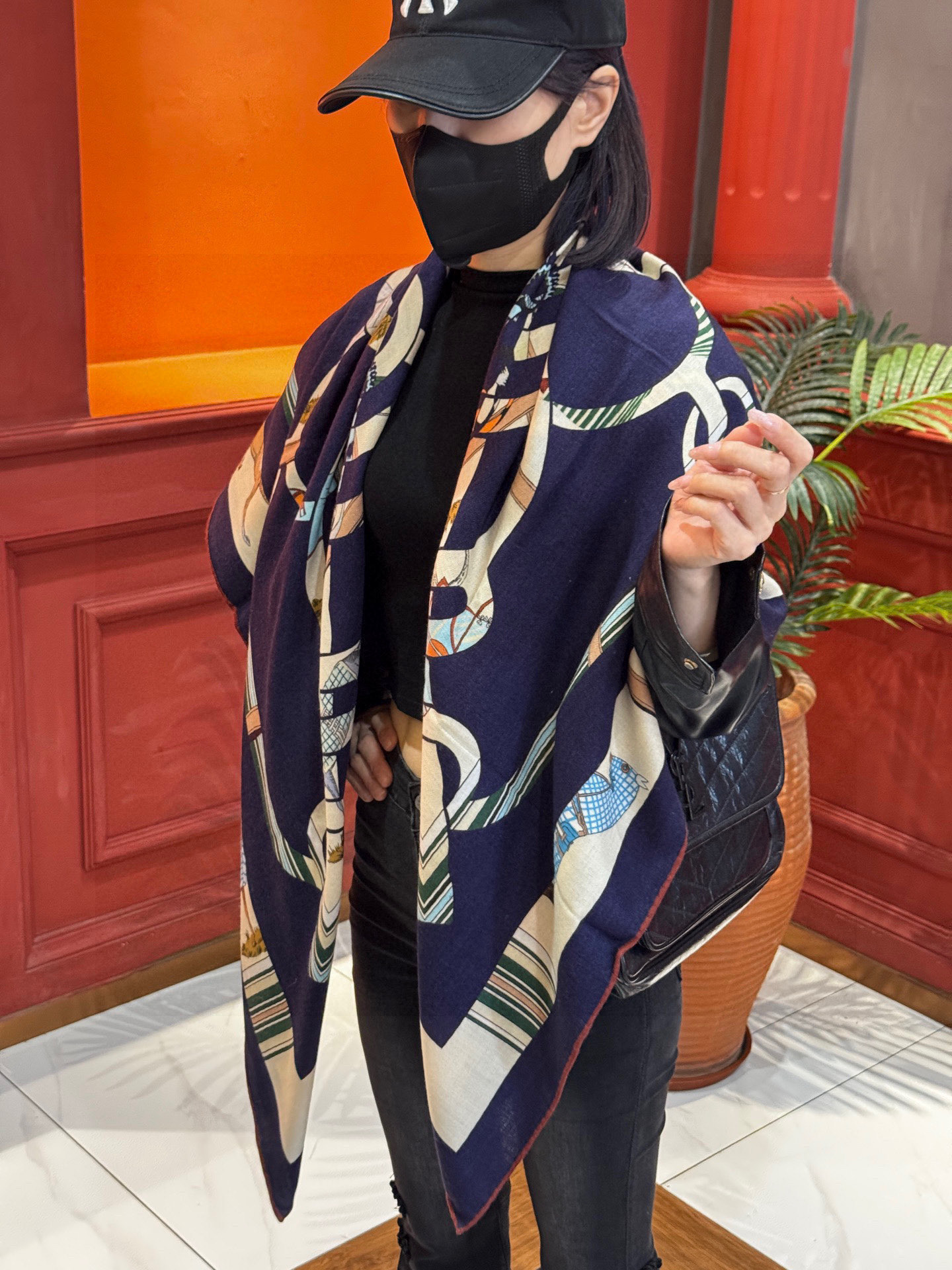 “金质马刺与骏马的披挂叠印版”披肩【140顶级丝毛双面同色】手工卷边30%桑蚕丝70%羊毛这款迷人的14