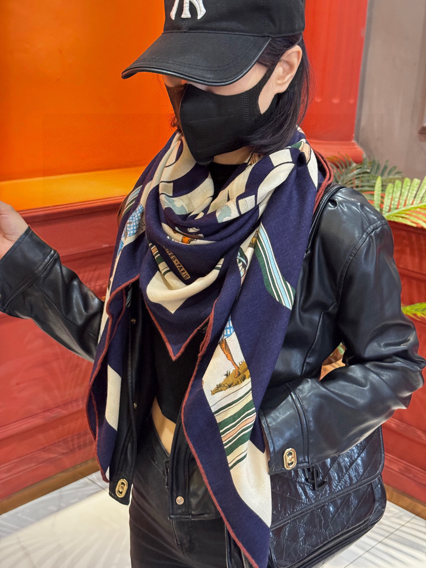 “金质马刺与骏马的披挂叠印版”披肩【140顶级丝毛双面同色】手工卷边30%桑蚕丝70%羊毛这款迷人的14