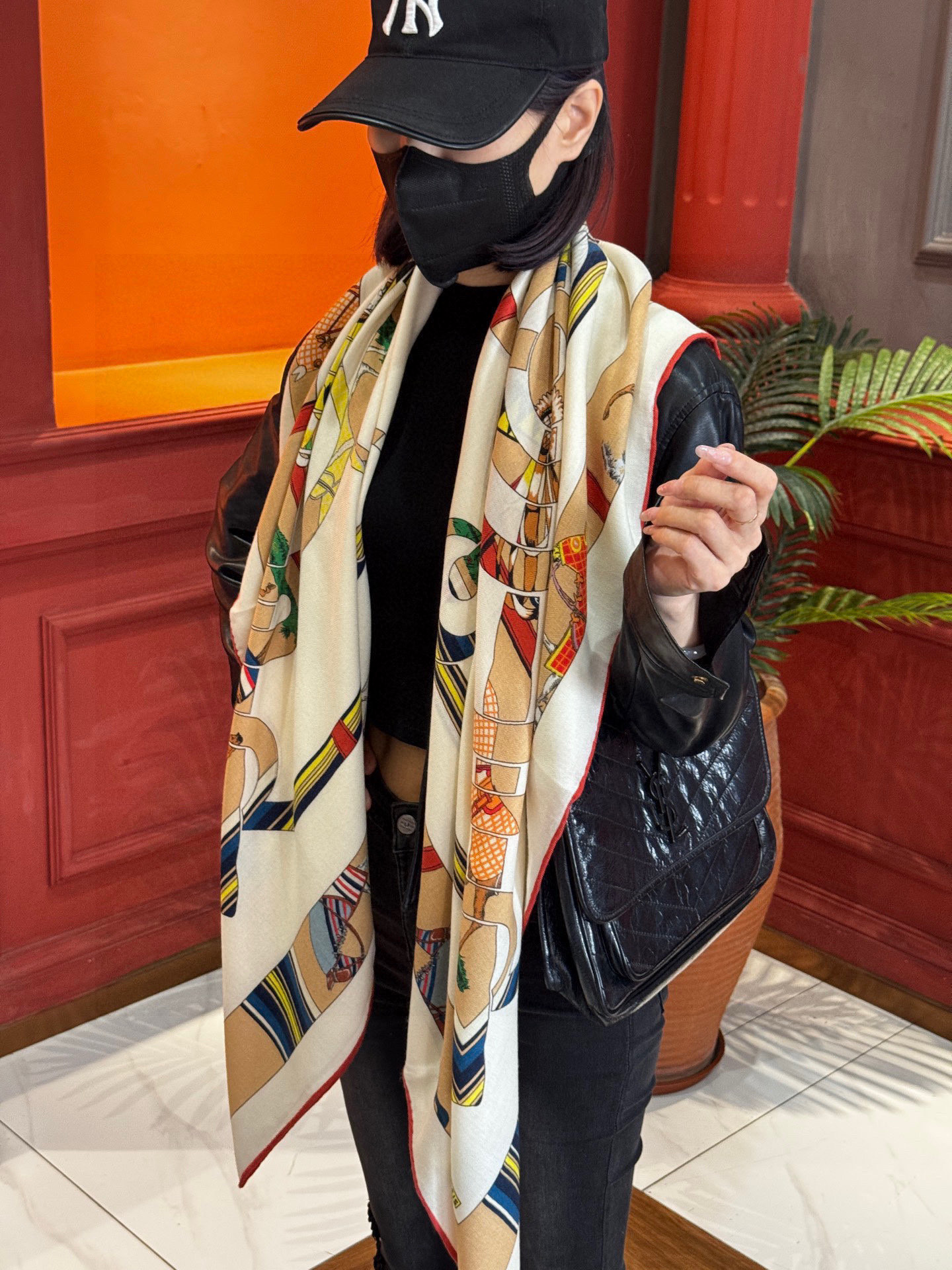 “金质马刺与骏马的披挂叠印版”披肩【140顶级丝毛双面同色】手工卷边30%桑蚕丝70%羊毛这款迷人的14