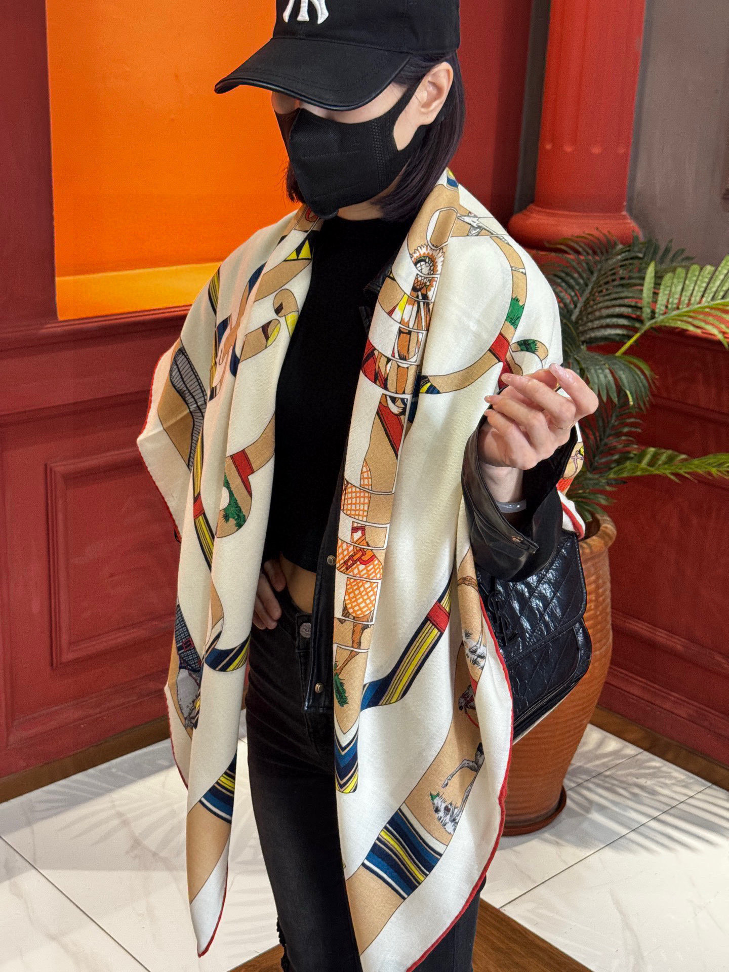 “金质马刺与骏马的披挂叠印版”披肩【140顶级丝毛双面同色】手工卷边30%桑蚕丝70%羊毛这款迷人的14