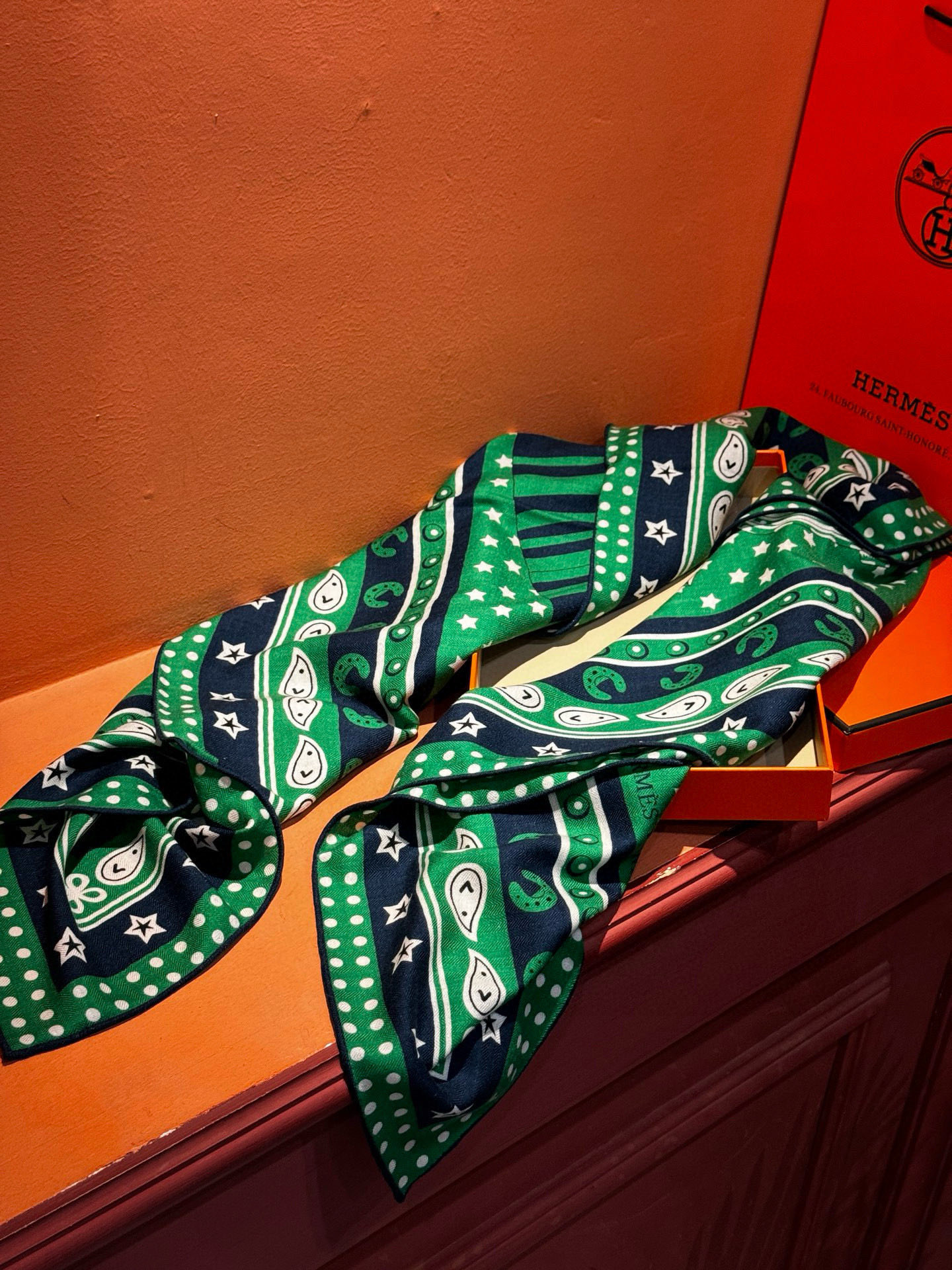 💟羊绒新款🆕👏👏买了都说好看‼️推荐💕爱马仕双面同色羊绒方巾【朋克骏马双面同色140】，顶级工艺超值‼️