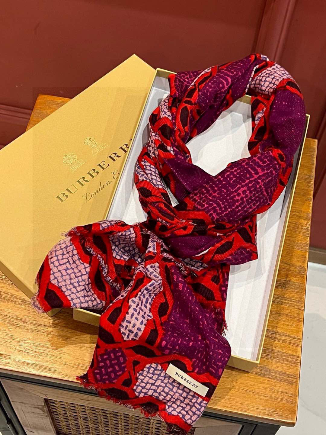 重点推荐‼️‼️ 巴宝莉法国🇫🇷专柜新货 精美绣标 👍👍优雅文静的小格 给人更秀气，精致的感觉 质感更柔