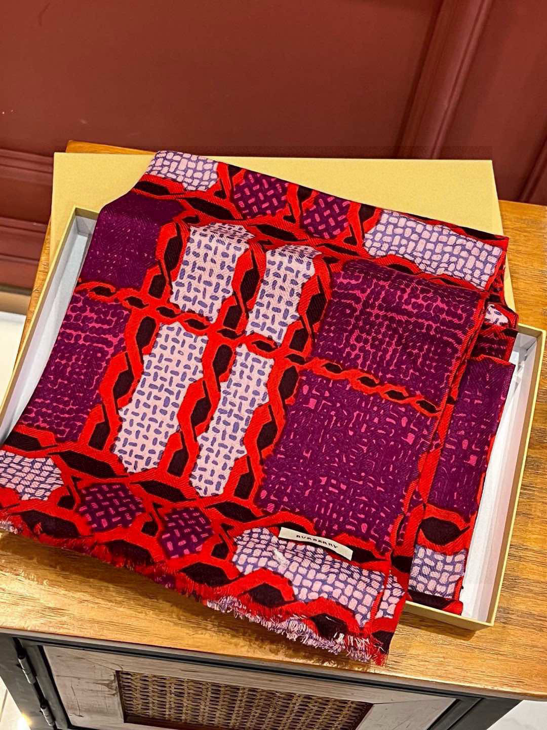 重点推荐‼️‼️ 巴宝莉法国🇫🇷专柜新货 精美绣标 👍👍优雅文静的小格 给人更秀气，精致的感觉 质感更柔