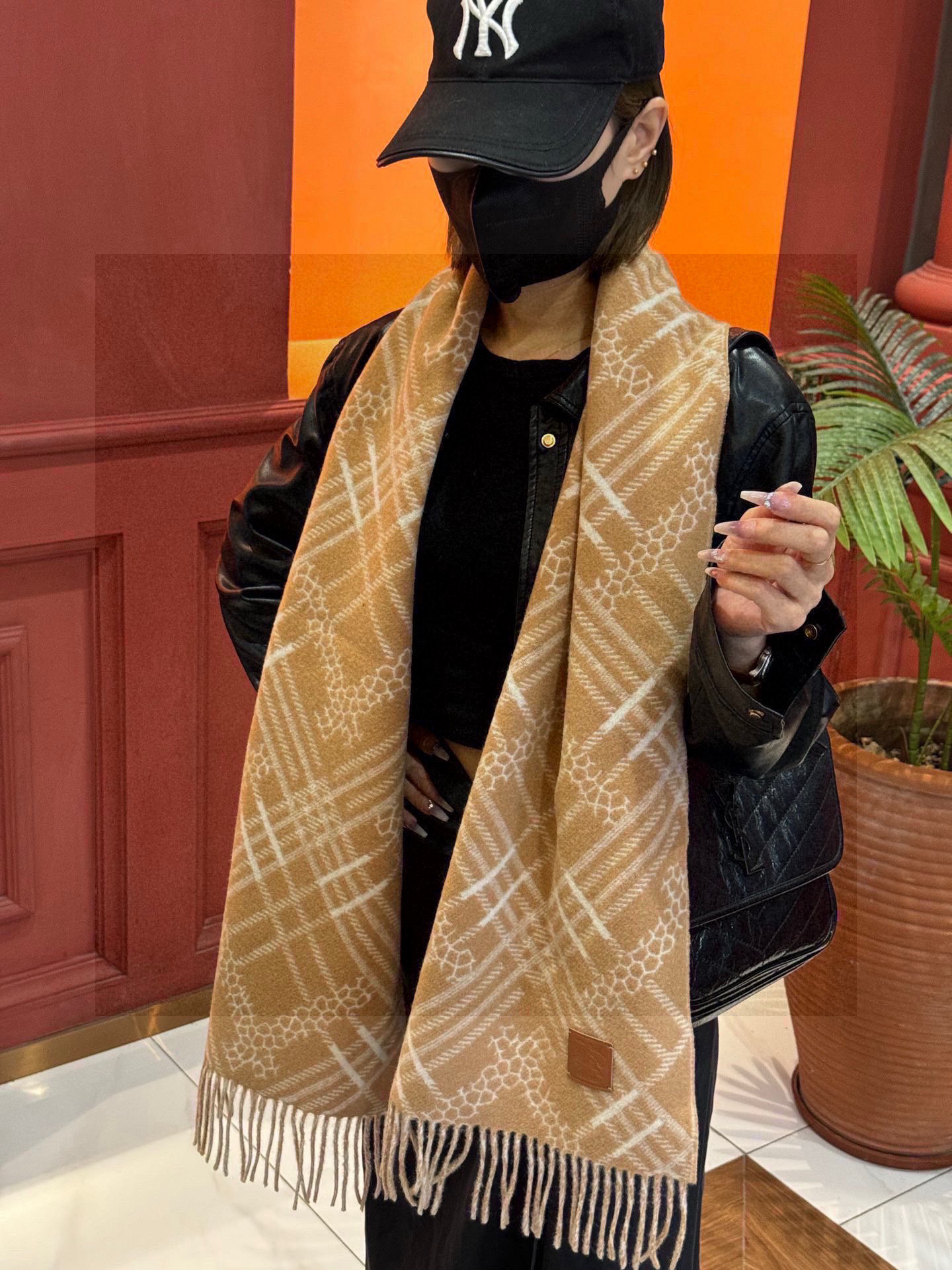 双面围巾 🆕Burberry · 巴宝莉格子围巾❗️好看的要疯掉了，太有型太有魅力了❗️❗️非常斯文时尚