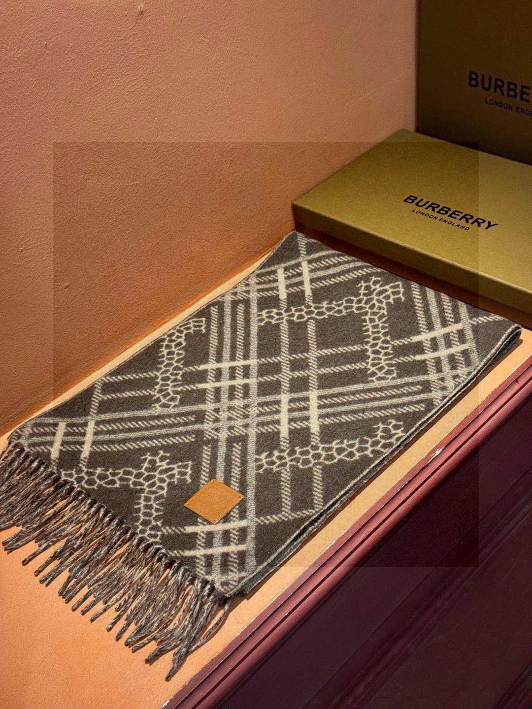 双面围巾 🆕Burberry · 巴宝莉格子围巾❗️好看的要疯掉了，太有型太有魅力了❗️❗️非常斯文时尚