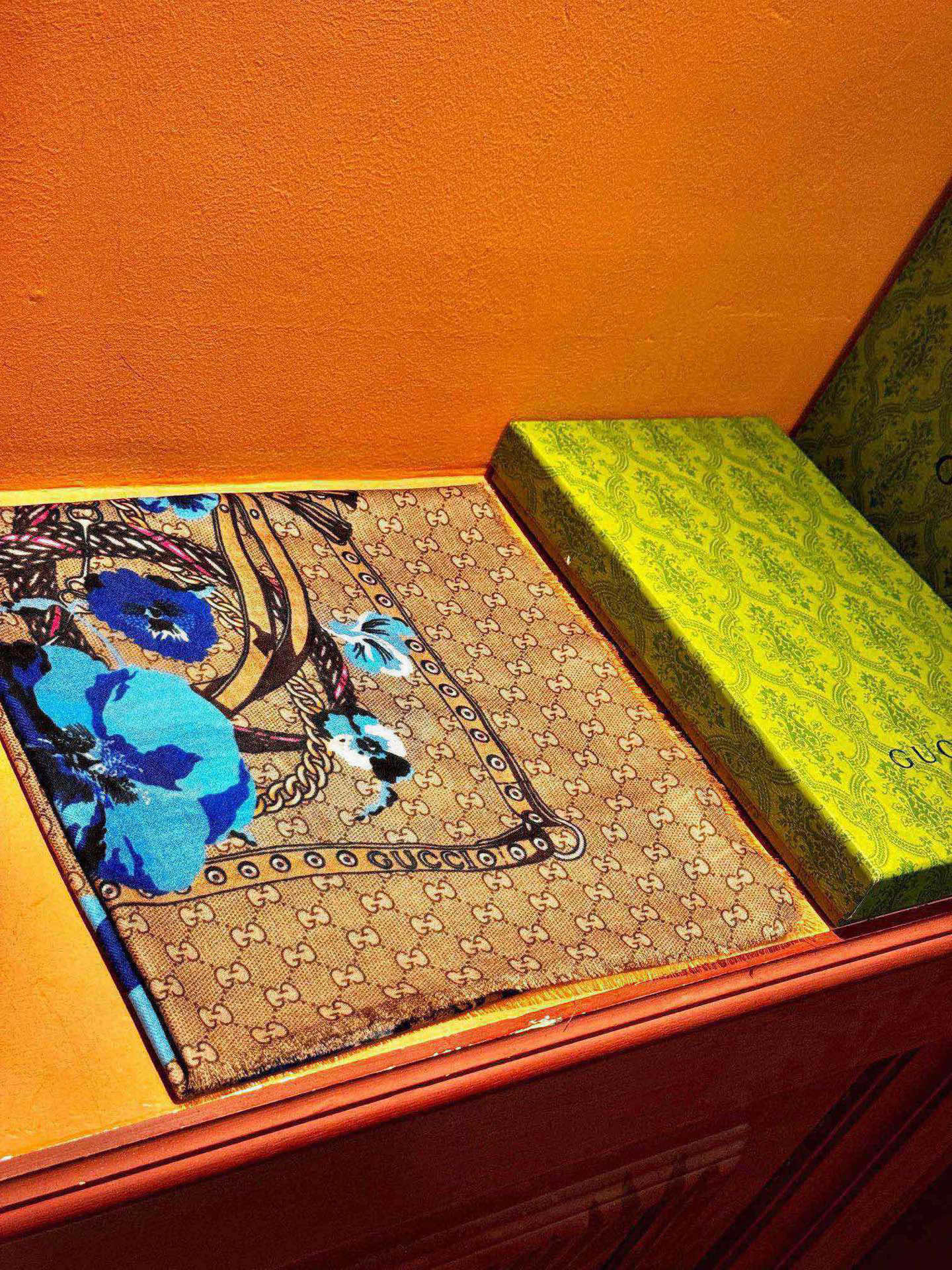 爆款出货 真正的海外原版货——从海外买的正品花了一个月画稿打版，要做咱们就做最好的💯 一花四色每色都把我