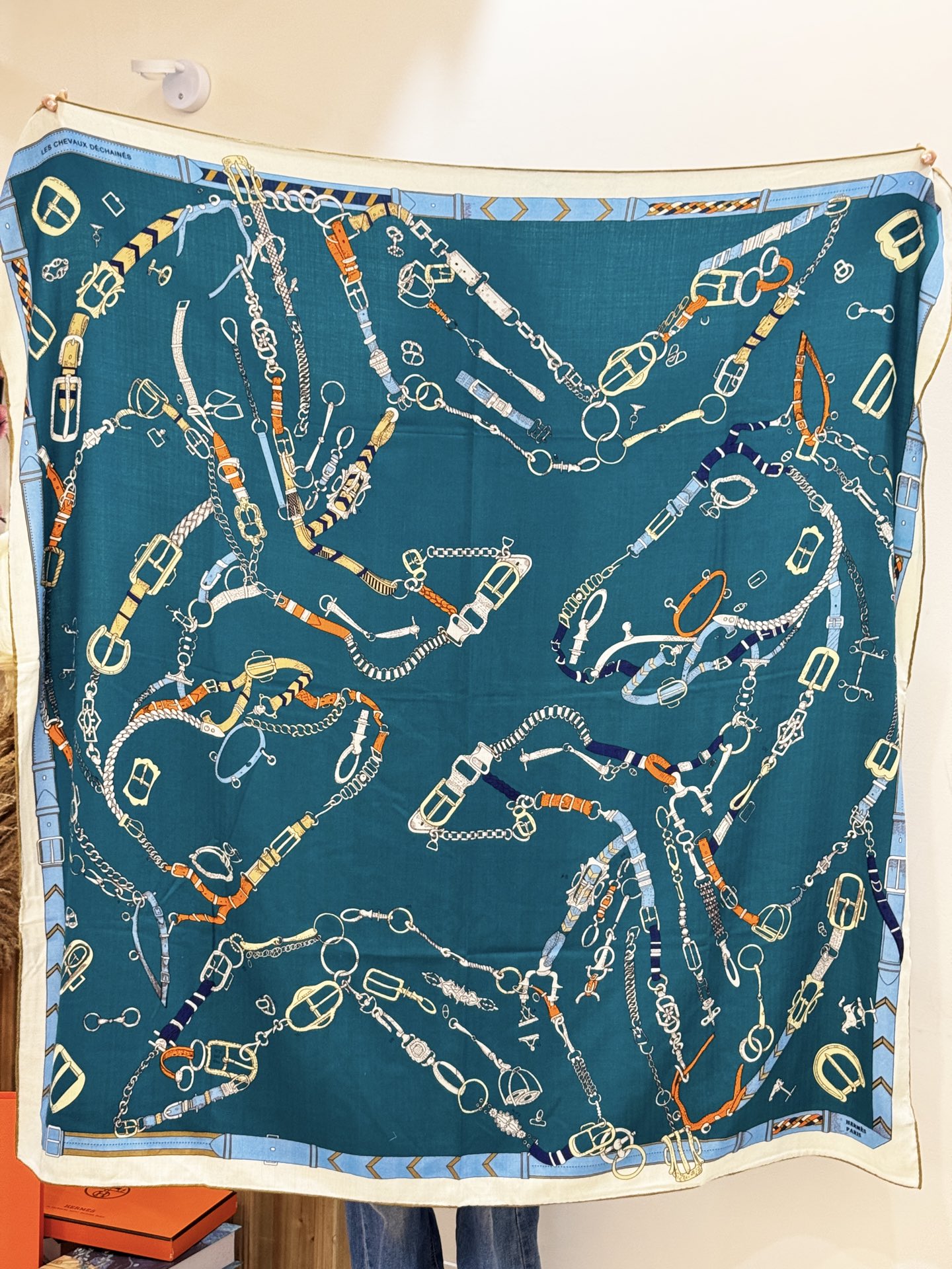 羊绒新款🆕👏👏买了都说好看‼️推荐💕爱马仕双面同色羊绒方巾【跃动的马儿双面同色140】，顶级工艺超值‼️