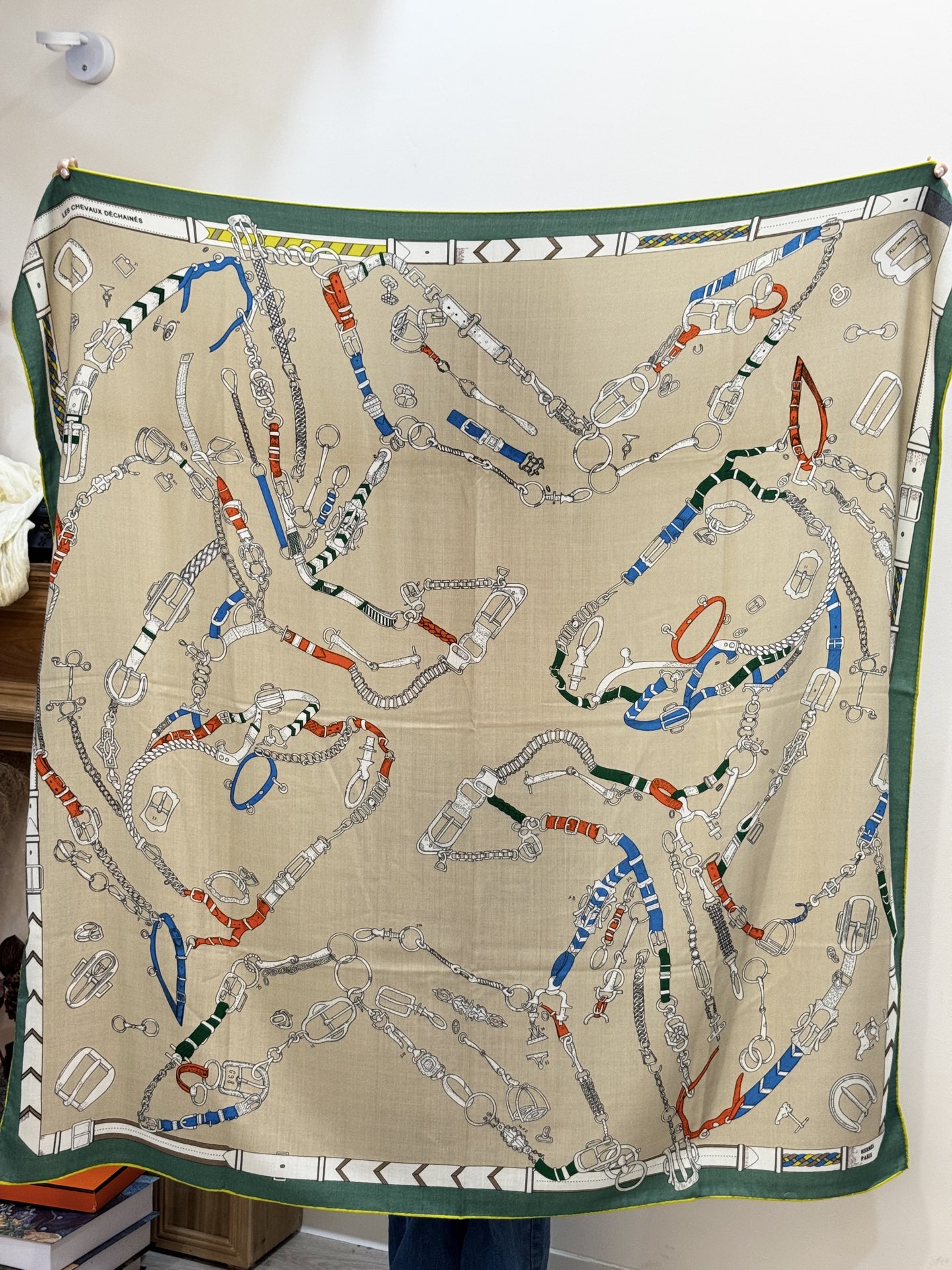 羊绒新款🆕👏👏买了都说好看‼️推荐💕爱马仕双面同色羊绒方巾【跃动的马儿双面同色140】，顶级工艺超值‼️