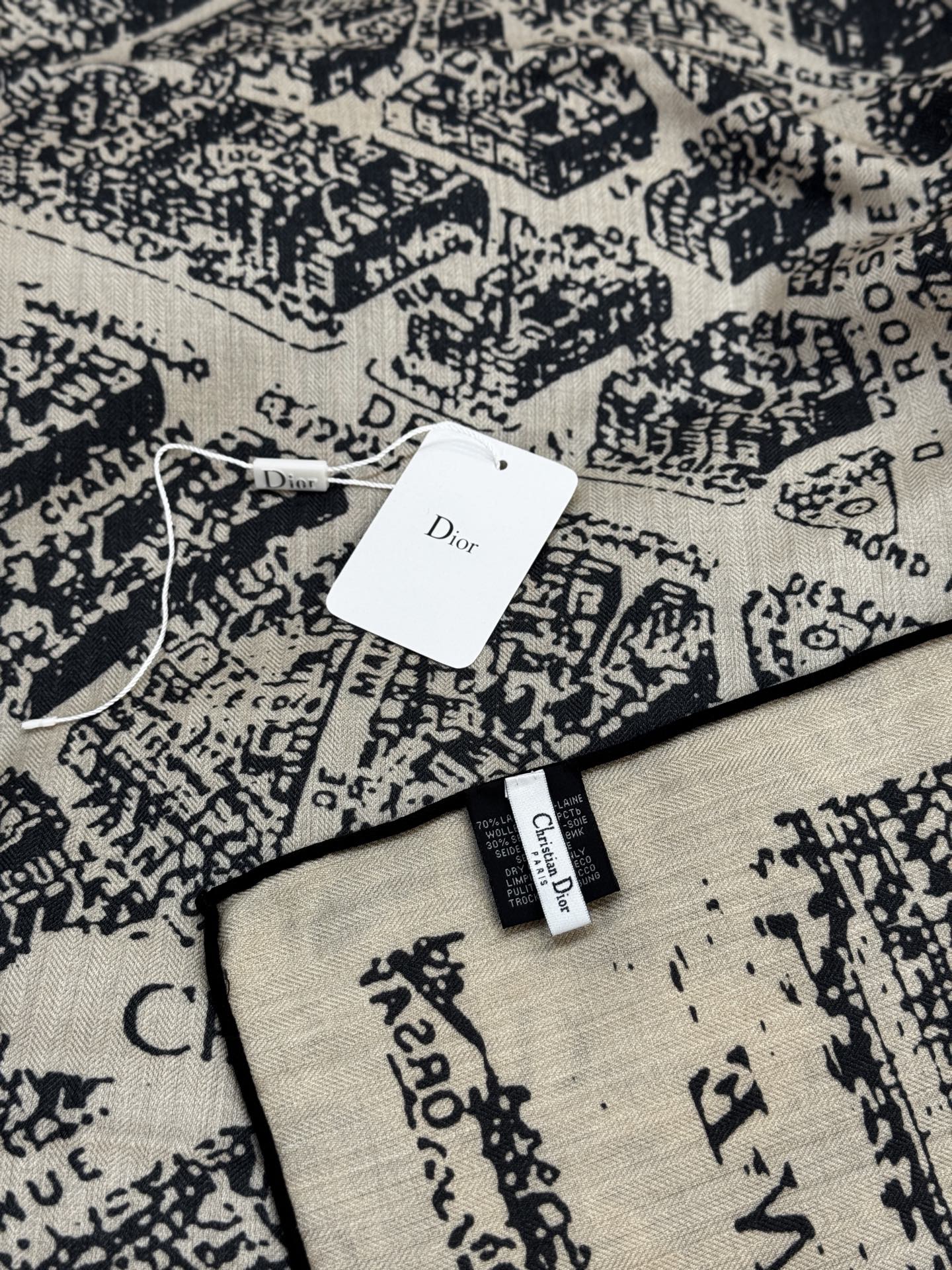 Dior ❤【️巴黎地图】140*140双面同色丝绒方巾🉐️LAN DE 价🉐️ARIS 巴黎地图这款方