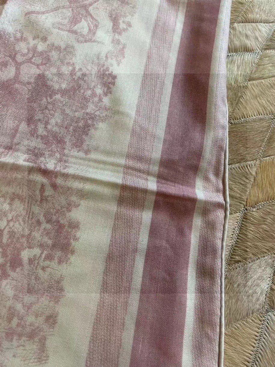 上新❤️ 𝐃𝐈𝐎𝐑 2025早春新款 《茹伊丛手绘方巾》size：110x110 cm 【双面同色丝绒方