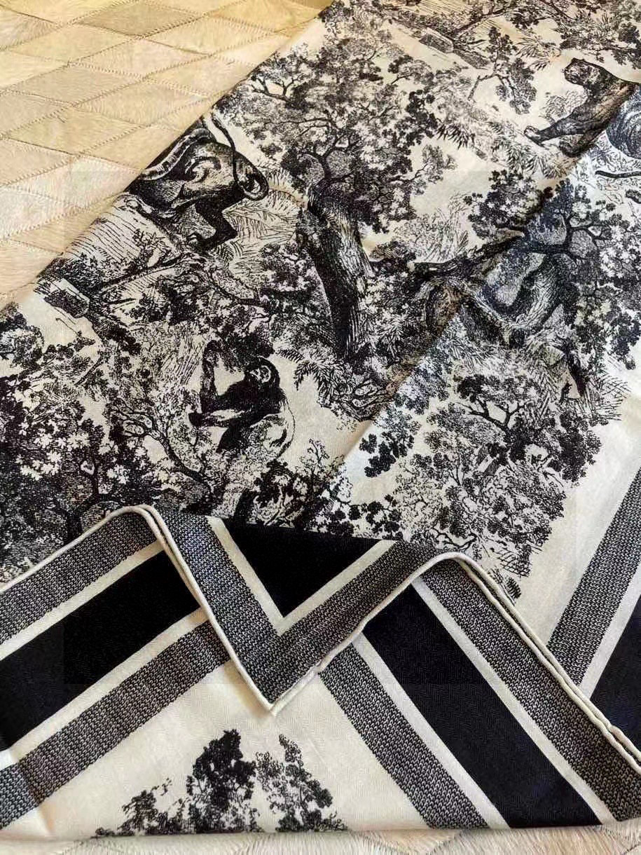 上新❤️ 𝐃𝐈𝐎𝐑 2025早春新款 《茹伊丛手绘方巾》size：110x110 cm 【双面同色丝绒方