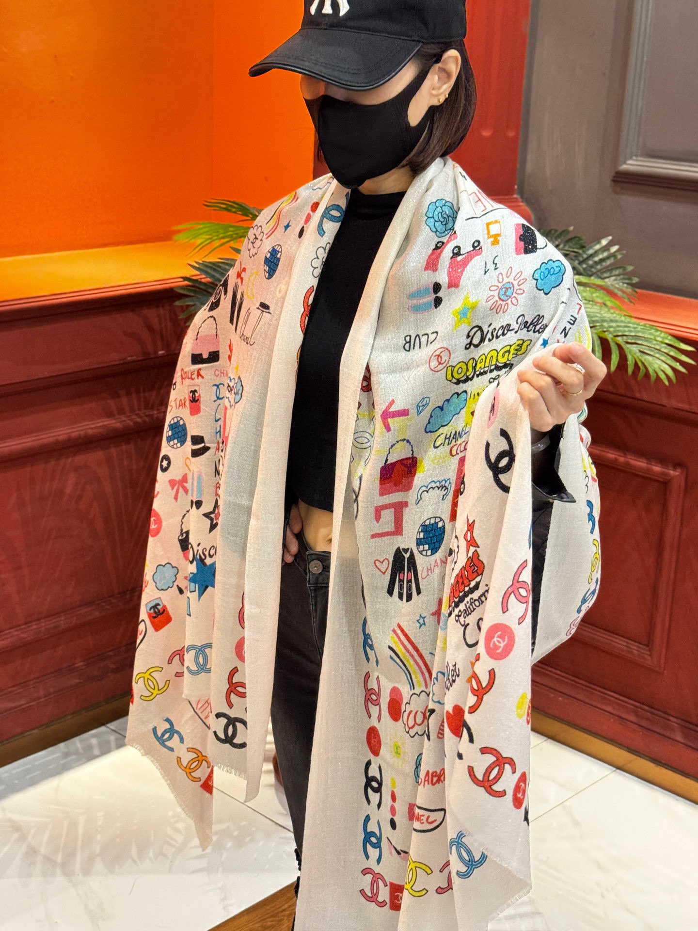 会发光发亮的围巾 2025秋冬高级成衣系列～Chanel 此系列谱写一曲自由轻灵的赞歌本系列作品创新演绎