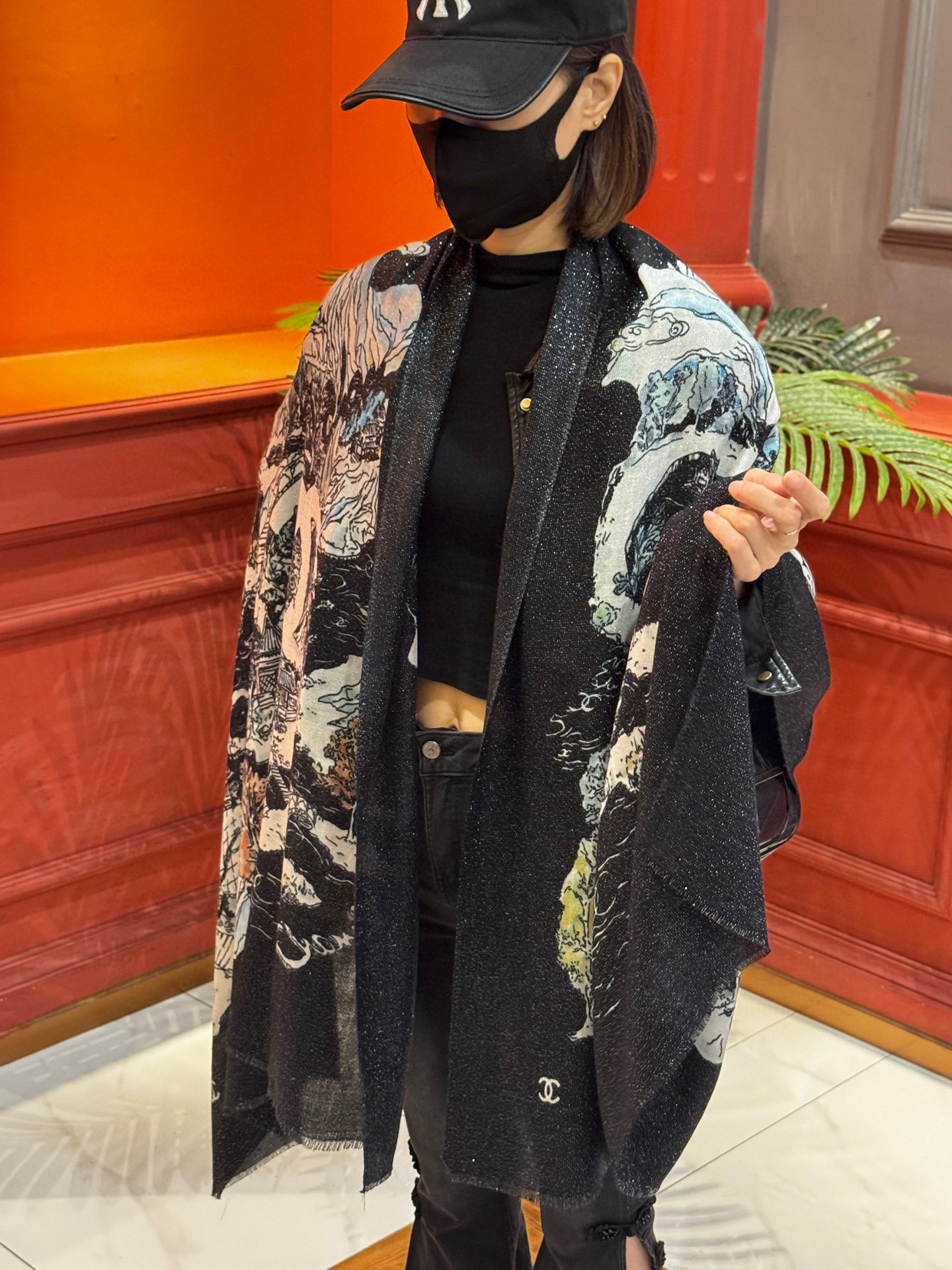 会发光发亮的围巾 2025秋冬高级成衣系列～Chanel 此系列谱写一曲自由轻灵的赞歌本系列作品创新演绎