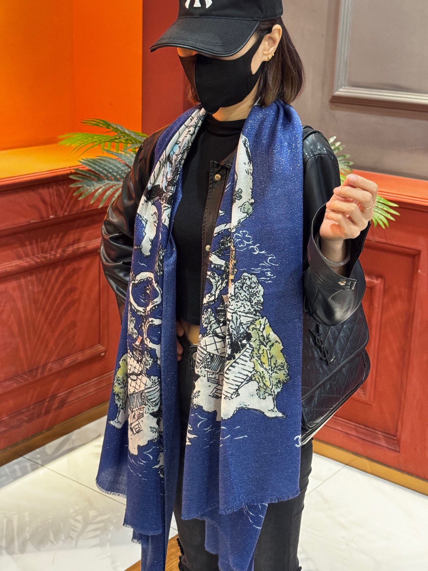 会发光发亮的围巾 2025秋冬高级成衣系列～Chanel 此系列谱写一曲自由轻灵的赞歌本系列作品创新演绎