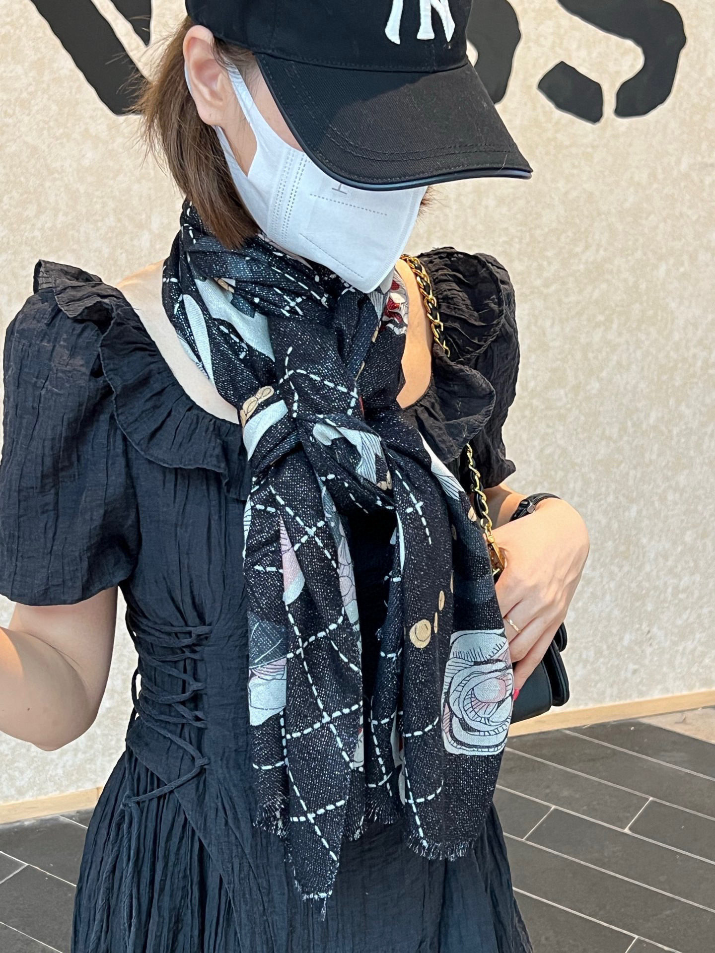 会发光发亮的围巾 💄💋新款客供亮片💖羊绒面料长巾 😘美翻了[流泪]【彩色山茶花银线长巾】御用殿堂级极‼️