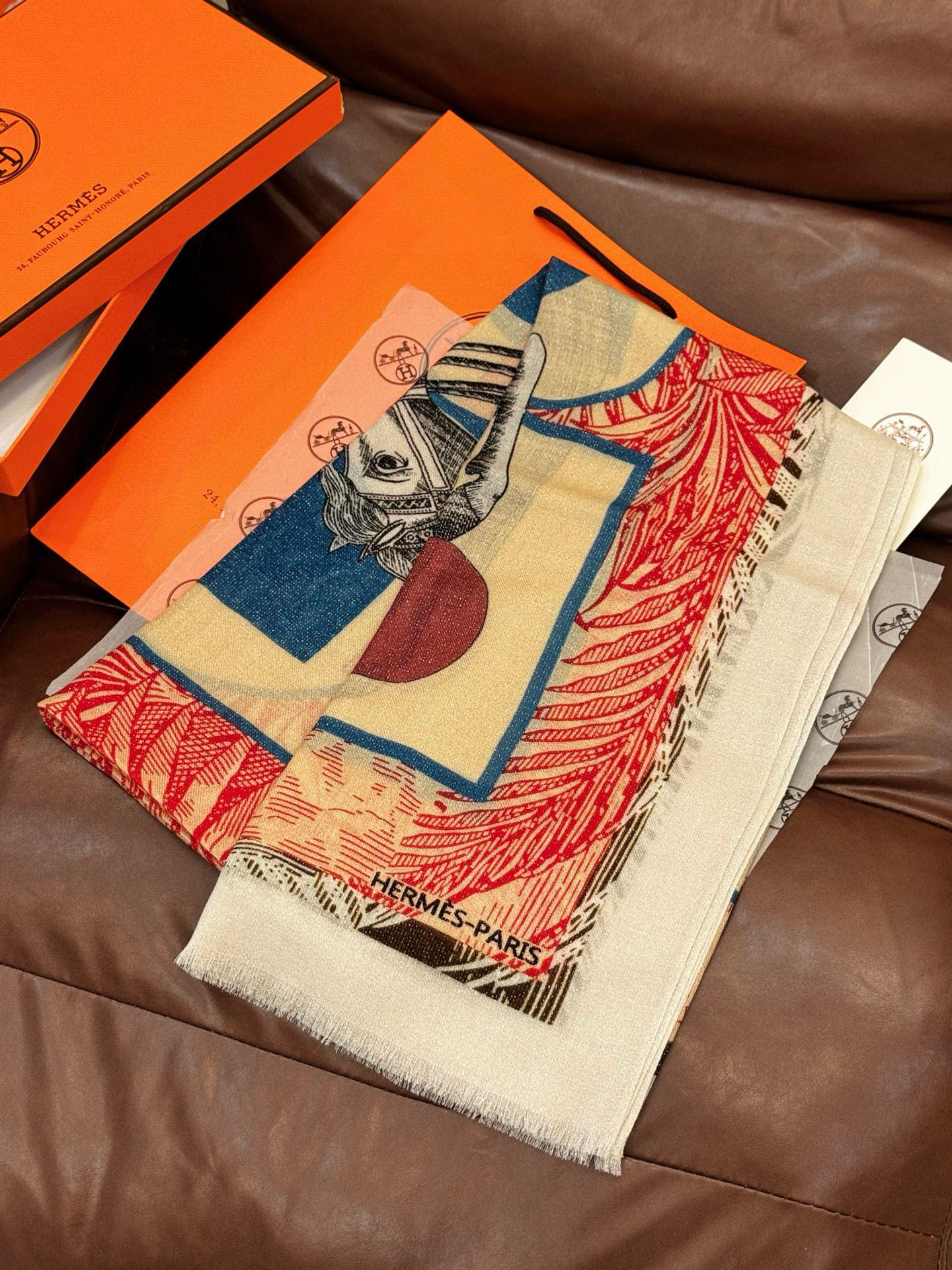会发光发亮的围巾 爱马仕 专柜同步 买了都说好看羊绒印花‼️推荐💕顶级工艺超值‼️爱马仕专柜爆款🎁🎁羊绒