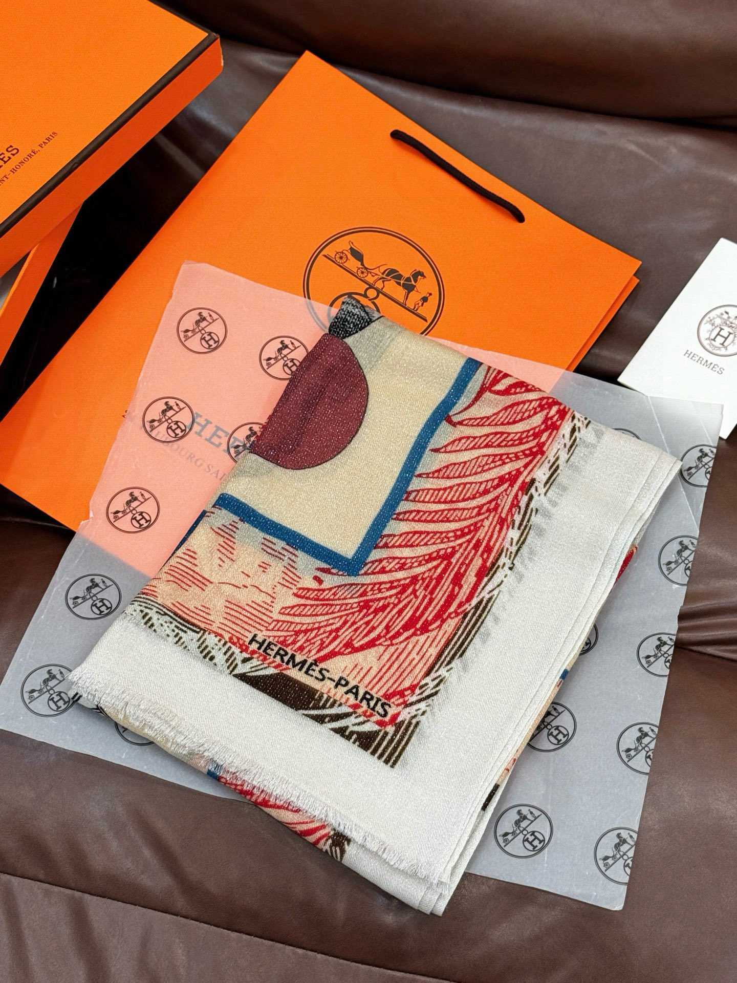 会发光发亮的围巾 爱马仕 专柜同步 买了都说好看羊绒印花‼️推荐💕顶级工艺超值‼️爱马仕专柜爆款🎁🎁羊绒
