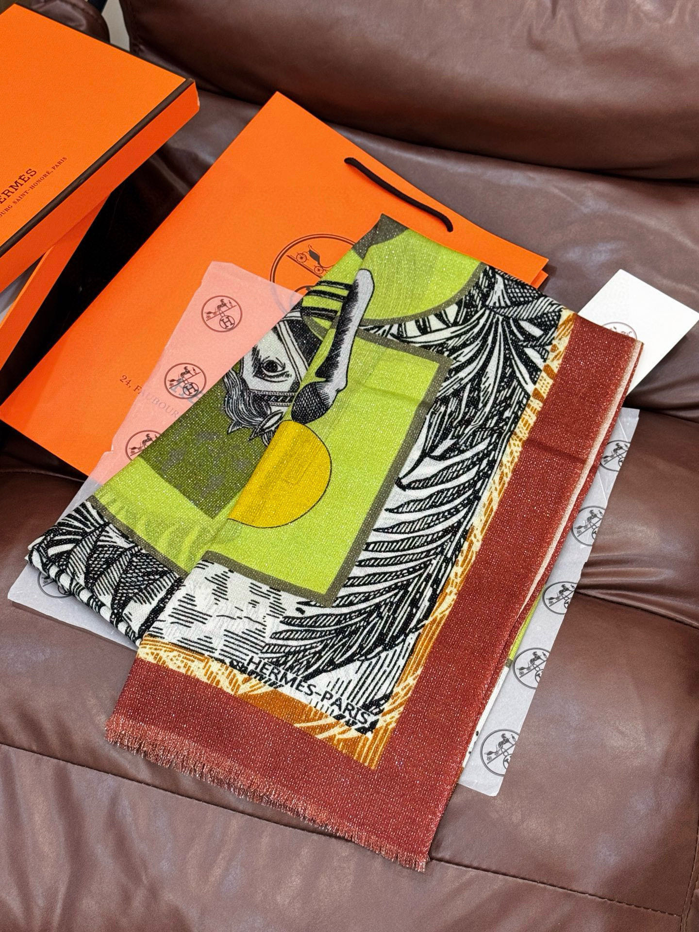 会发光发亮的围巾 爱马仕 专柜同步 买了都说好看羊绒印花‼️推荐💕顶级工艺超值‼️爱马仕专柜爆款🎁🎁羊绒