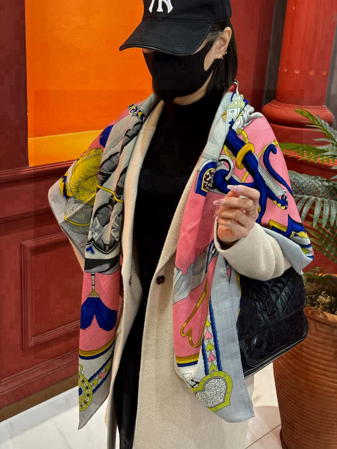 【双面同色】原单爱马仕140cm丝绒方巾💕 甜蜜的鞍具，装饰家芳登和佩西耶设计的一款餐盘增添骑士般的浪漫