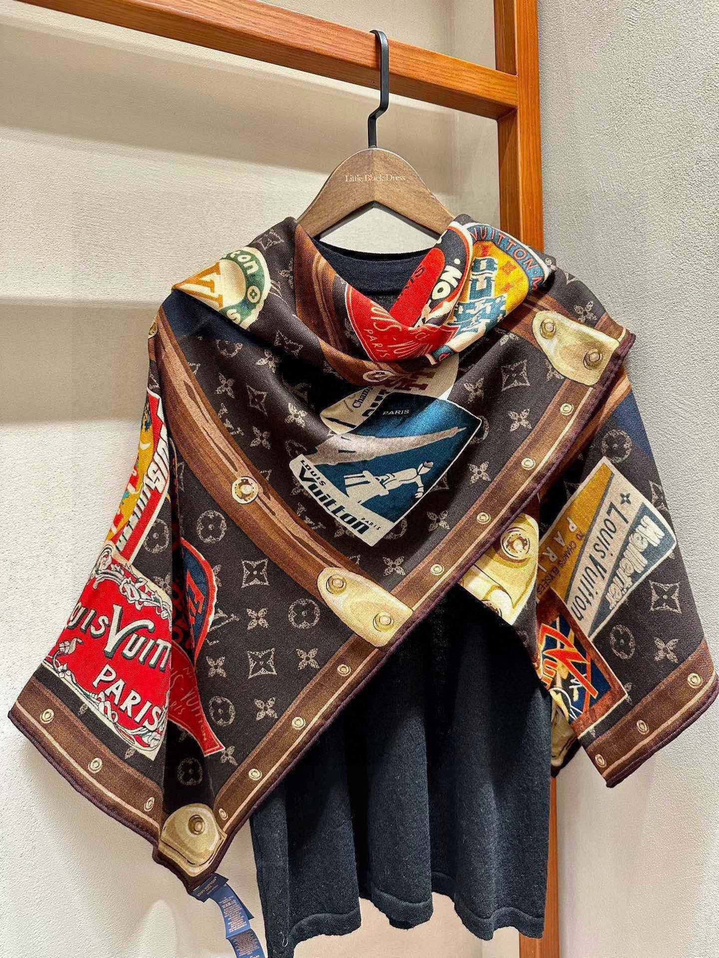 【LV】上新❤️ 路易威登 一款值得品细节的高货抠细节，从一个小块的配色去打败市场货140方巾 二个配色