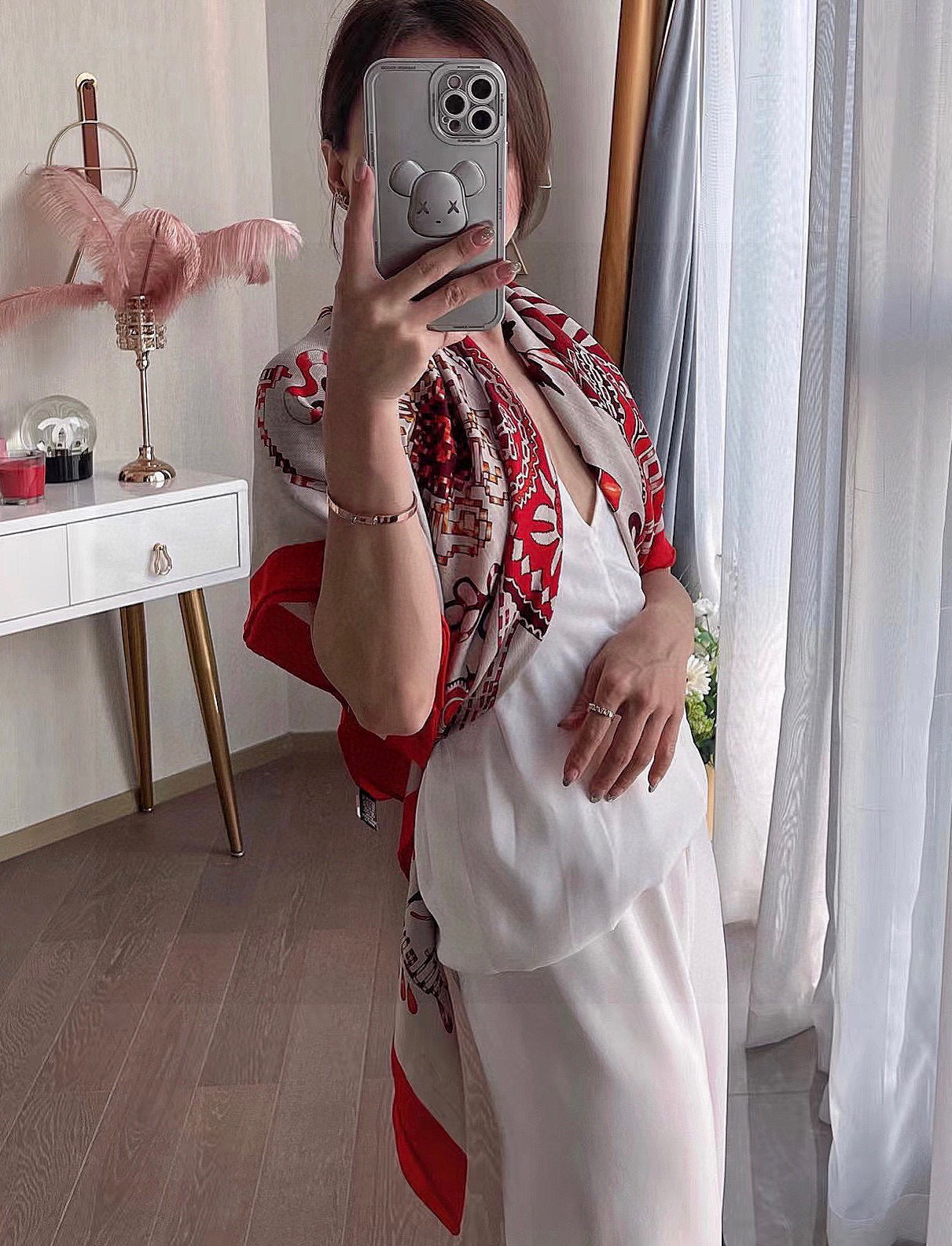 爱马仕～秋冬搭配利器❗️顶级双面同色 版真丝羊绒披肩！！1条等于2条】点睛精彩，图案和配色都超级喜欢，又