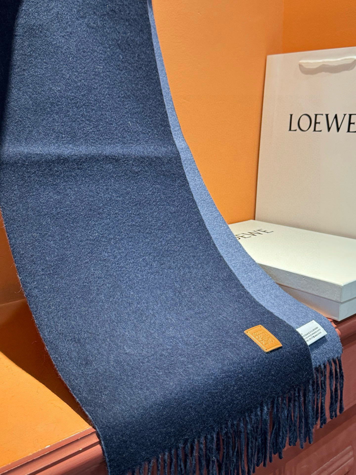 ✨✨太美了😍罗意威 情侣款 美到要尖叫😱专柜最新款🎊英伦欧美范儿 又是一款即时尚又实用的大围巾&长巾，🎆