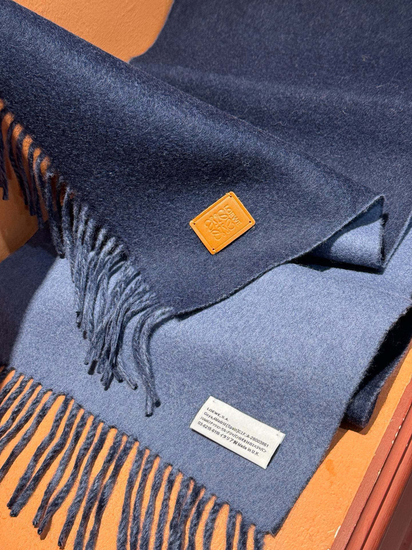 ✨✨太美了😍罗意威 情侣款 美到要尖叫😱专柜最新款🎊英伦欧美范儿 又是一款即时尚又实用的大围巾&长巾，🎆