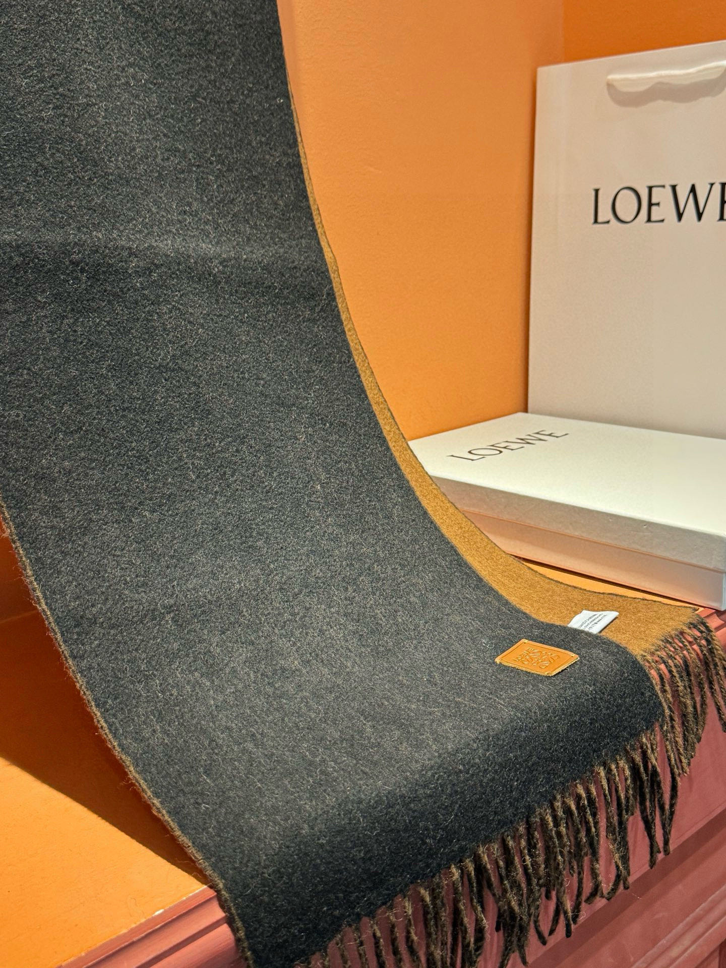 ✨✨太美了😍罗意威 情侣款 美到要尖叫😱专柜最新款🎊英伦欧美范儿 又是一款即时尚又实用的大围巾&长巾，🎆