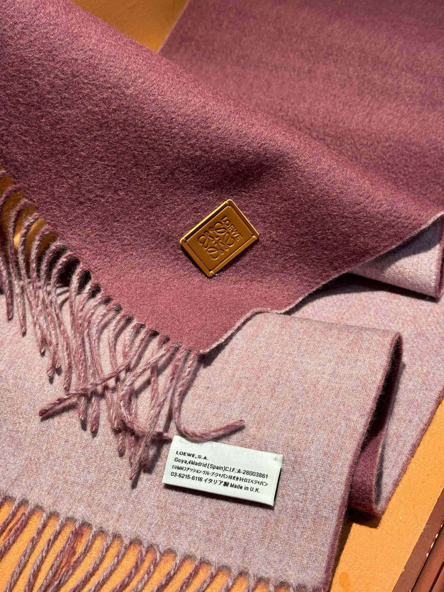 ✨✨太美了😍罗意威 情侣款 美到要尖叫😱专柜最新款🎊英伦欧美范儿 又是一款即时尚又实用的大围巾&长巾，🎆