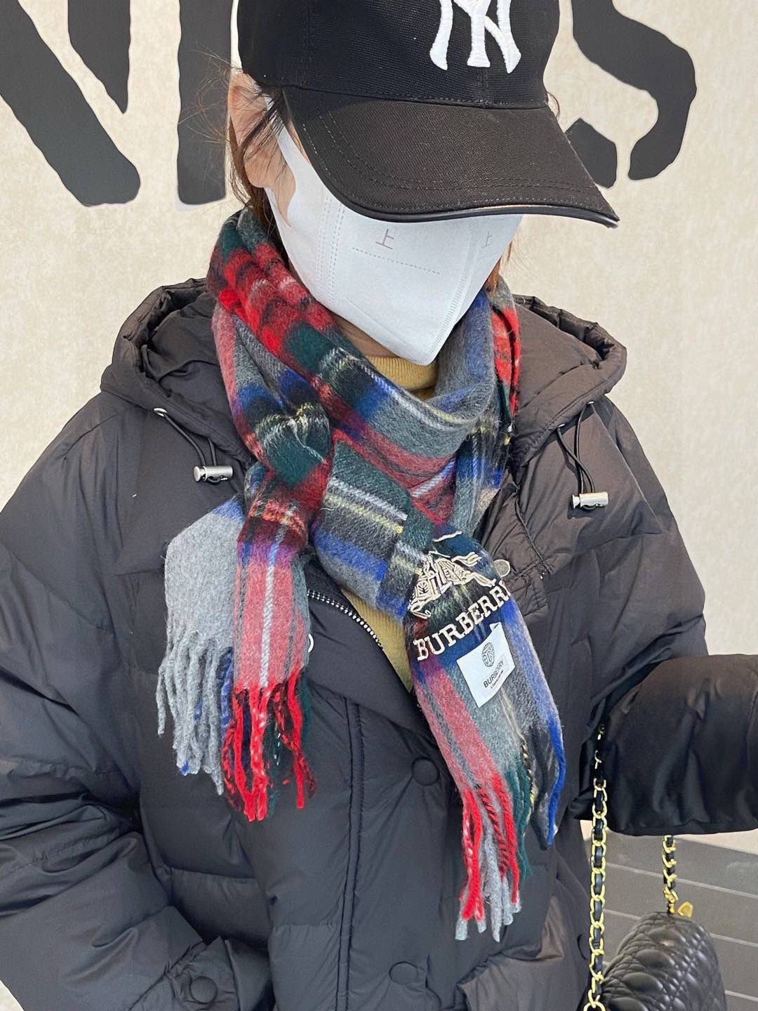 ✔️重磅推荐❗️B家新品 ·情侣款 羊绒围巾❗️臻选上乘的山羊绒纤维，耗时耗力，再以清泉水浸泡涤荡，使羊