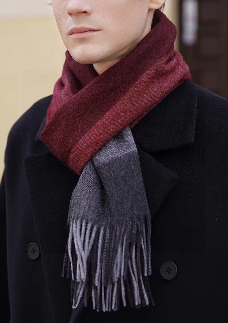 巴宝莉最新男士双色纯羊绒围巾👍我们的男款围巾且买且珍惜~~男款真的很少，一年也就出几款，都是出口订单所以