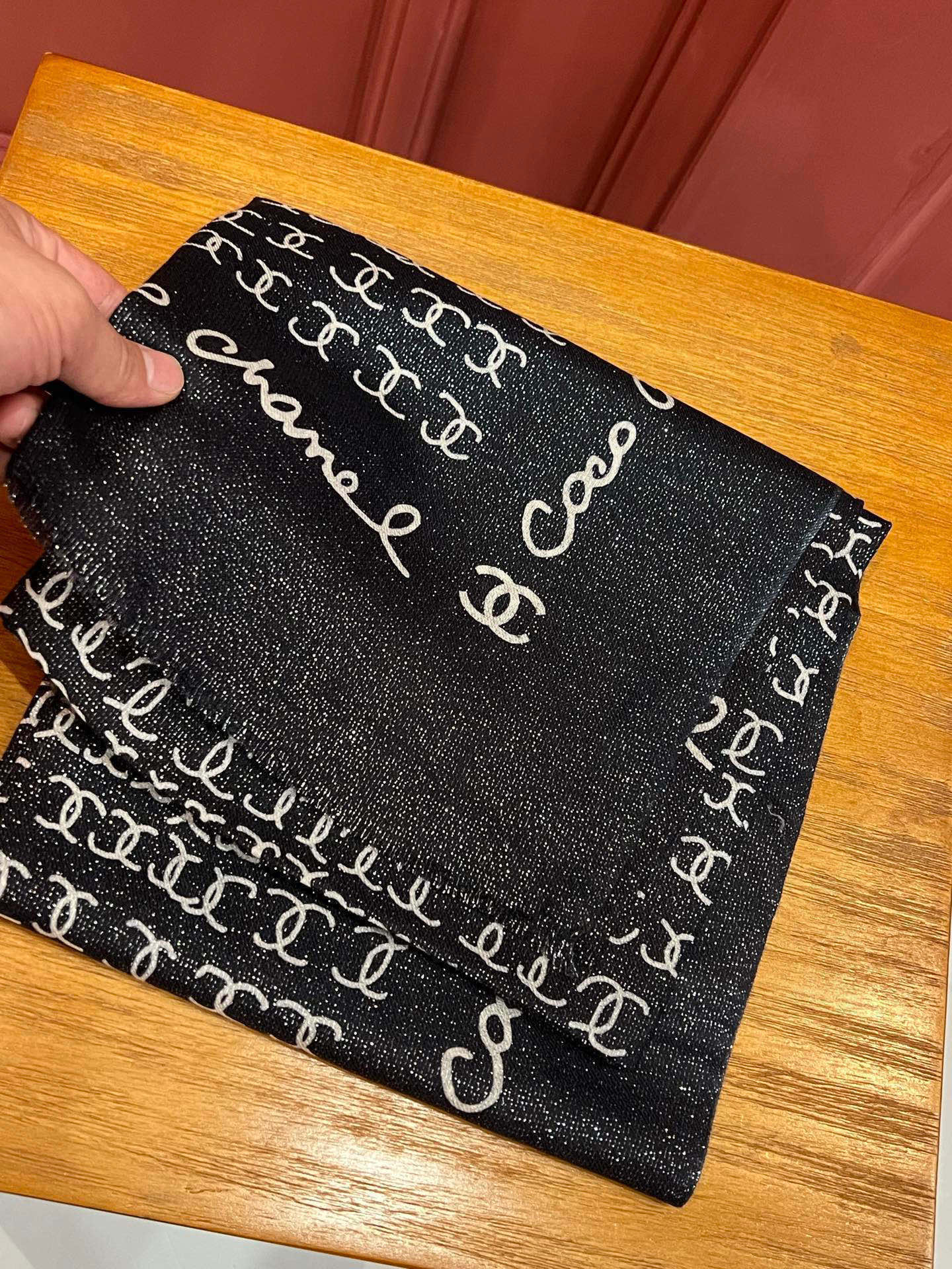 上新🌟 会发光发亮的围巾 💄💋新款客供银线💖羊绒面料长巾 😘美翻了[流泪]【手绘LOGO银线长巾】御用殿