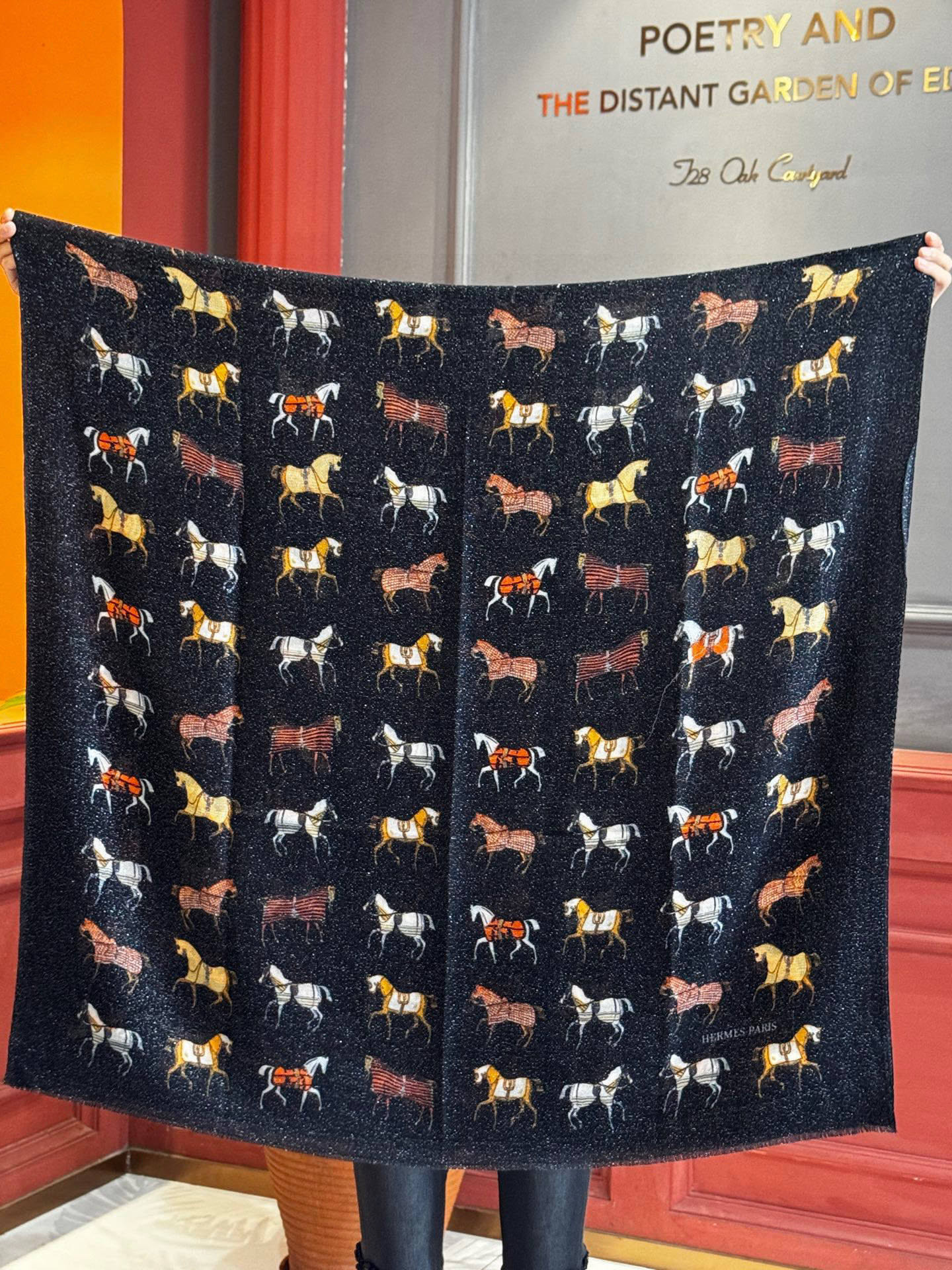 上新🌟 会发光发亮的围巾 💄💋新款客银丝+💖羊绒面料长巾 😘美翻了[流泪]H家【骏马披挂长巾】御用殿堂级