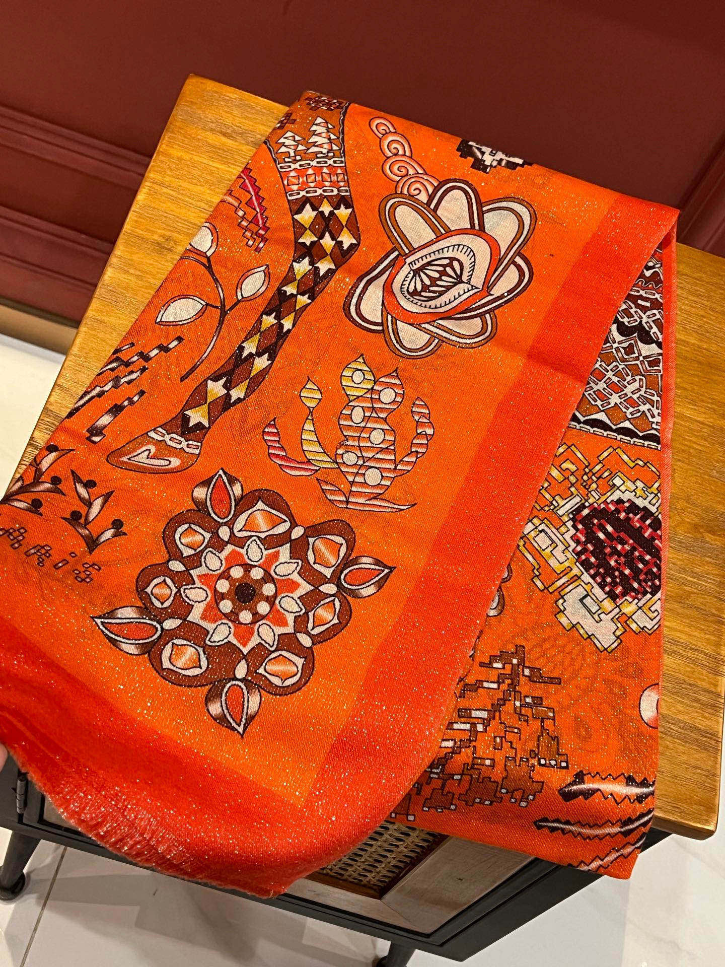 会发光发亮的围巾 爱马仕 专柜同步 买了都说好看羊绒印花‼️推荐💕顶级工艺超值‼️爱马仕专柜爆款🎁🎁羊绒