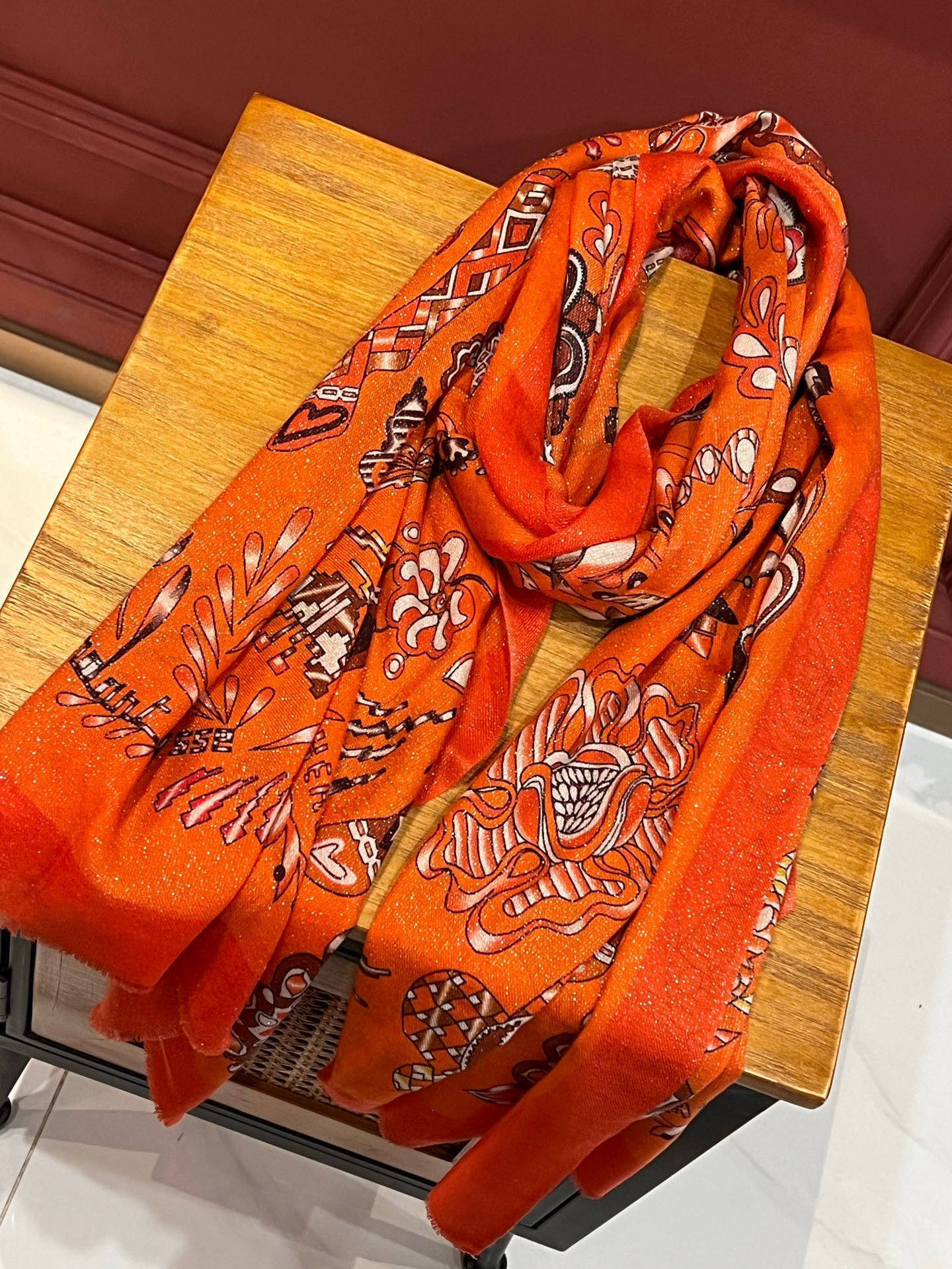 会发光发亮的围巾 爱马仕 专柜同步 买了都说好看羊绒印花‼️推荐💕顶级工艺超值‼️爱马仕专柜爆款🎁🎁羊绒