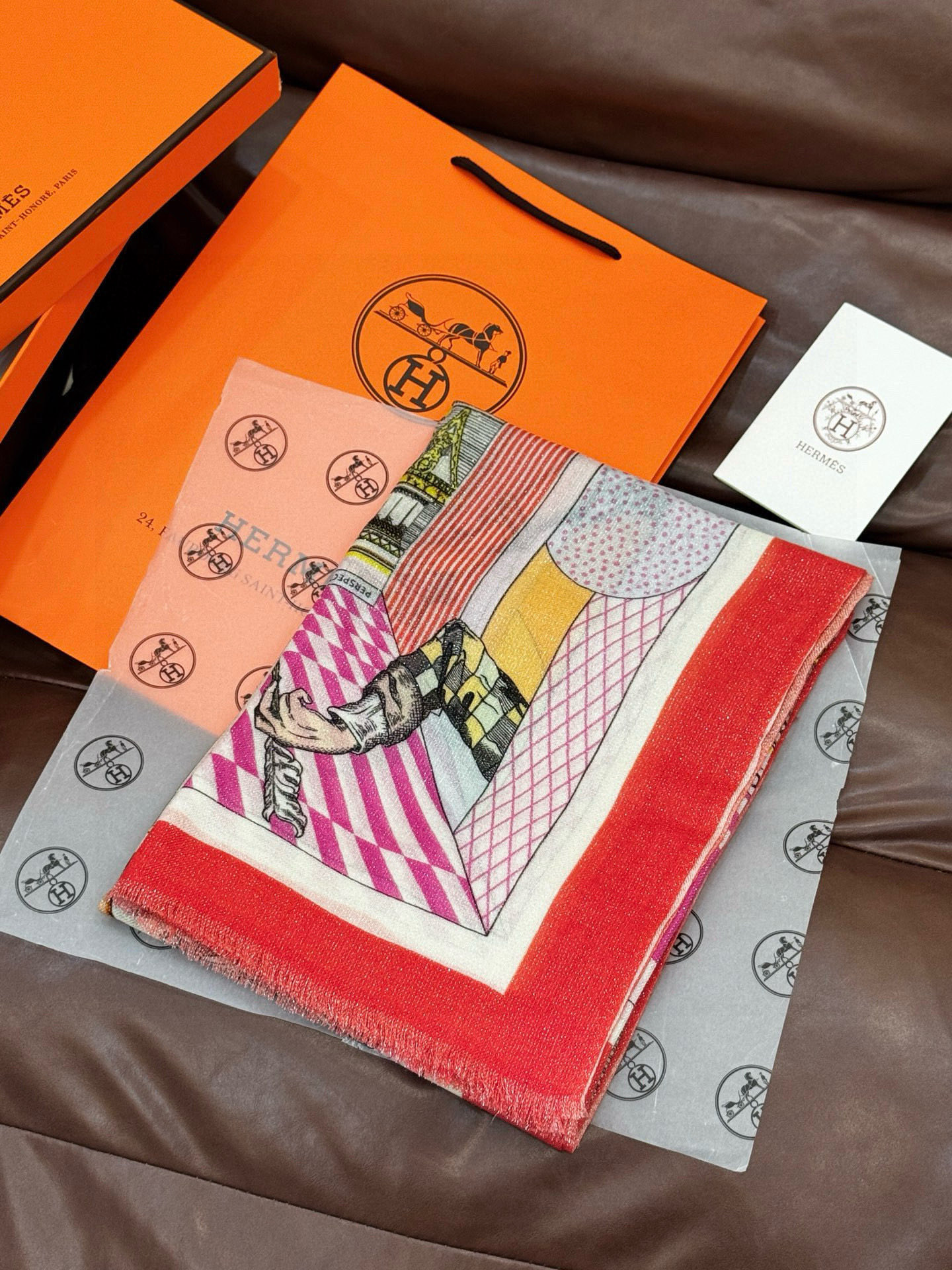 会发光发亮的围巾 爱马仕 专柜同步 买了都说好看羊绒印花‼️推荐💕顶级工艺超值‼️爱马仕专柜爆款🎁🎁羊绒