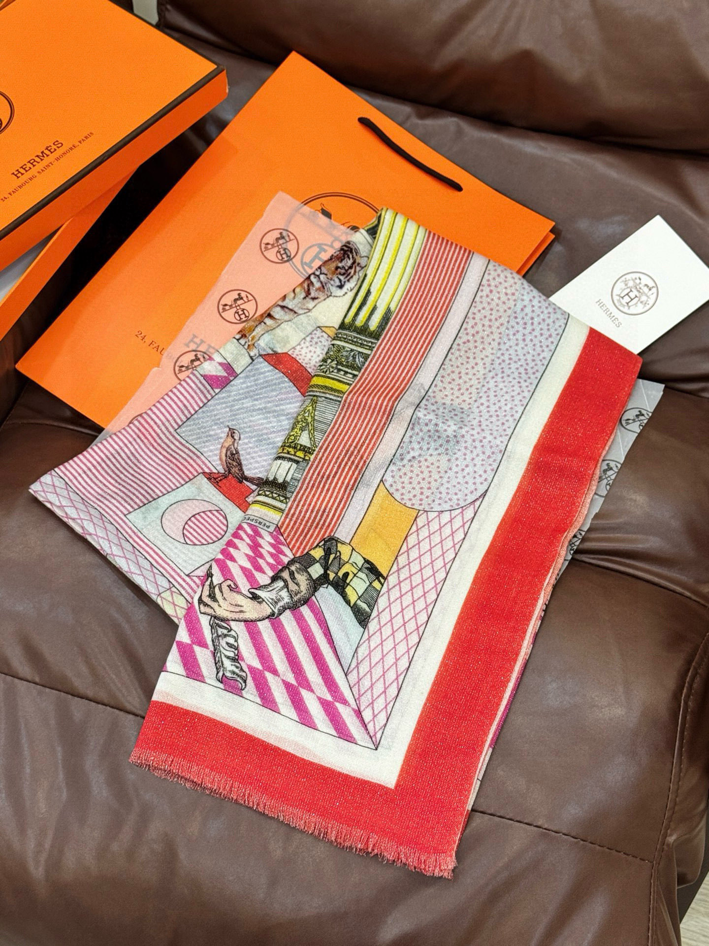 会发光发亮的围巾 爱马仕 专柜同步 买了都说好看羊绒印花‼️推荐💕顶级工艺超值‼️爱马仕专柜爆款🎁🎁羊绒