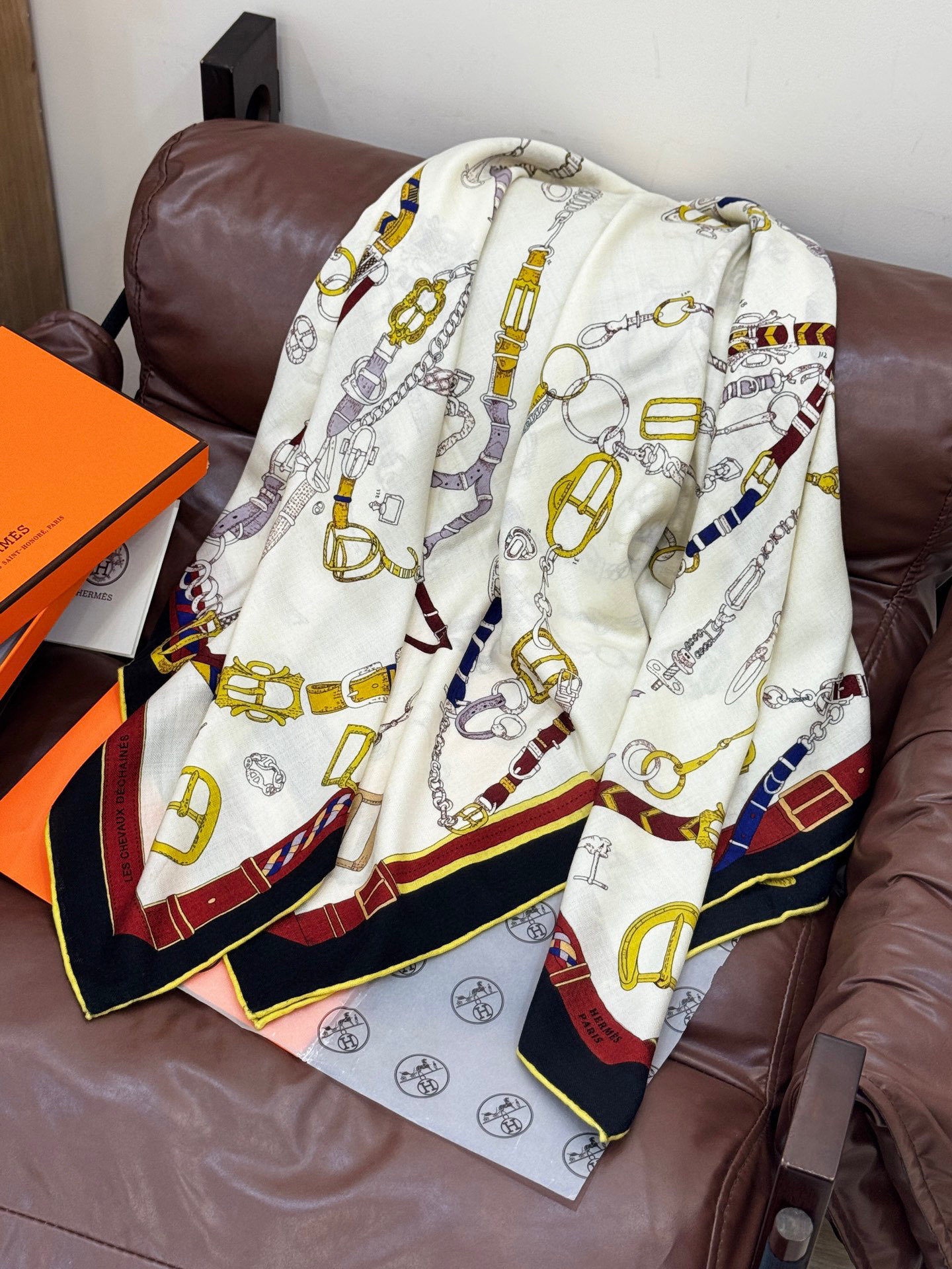 羊绒新款🆕👏👏买了都说好看‼️推荐💕爱马仕双面同色羊绒方巾【跃动的马儿双面同色140】，顶级工艺超值‼️