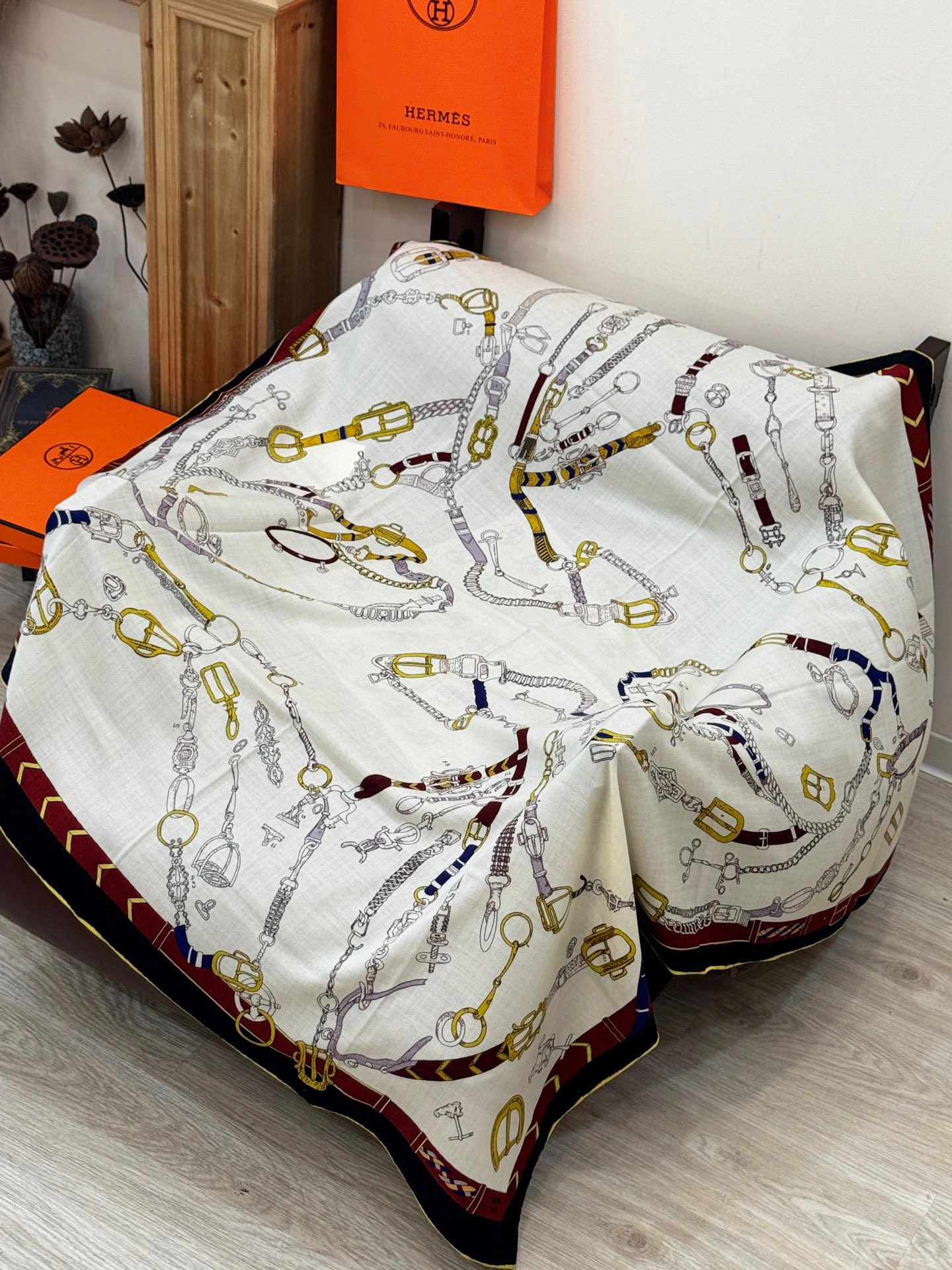 羊绒新款🆕👏👏买了都说好看‼️推荐💕爱马仕双面同色羊绒方巾【跃动的马儿双面同色140】，顶级工艺超值‼️