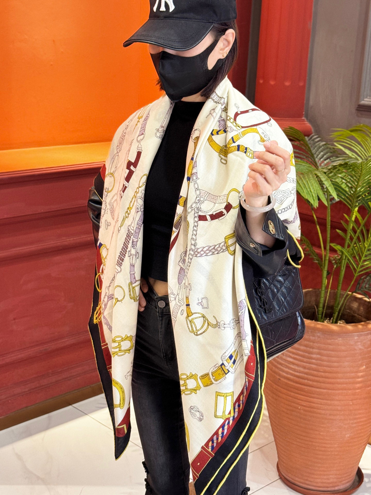 羊绒新款🆕👏👏买了都说好看‼️推荐💕爱马仕双面同色羊绒方巾【跃动的马儿双面同色140】，顶级工艺超值‼️