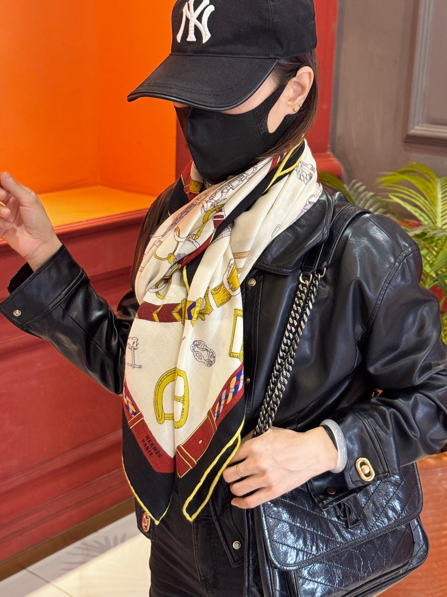 羊绒新款🆕👏👏买了都说好看‼️推荐💕爱马仕双面同色羊绒方巾【跃动的马儿双面同色140】，顶级工艺超值‼️