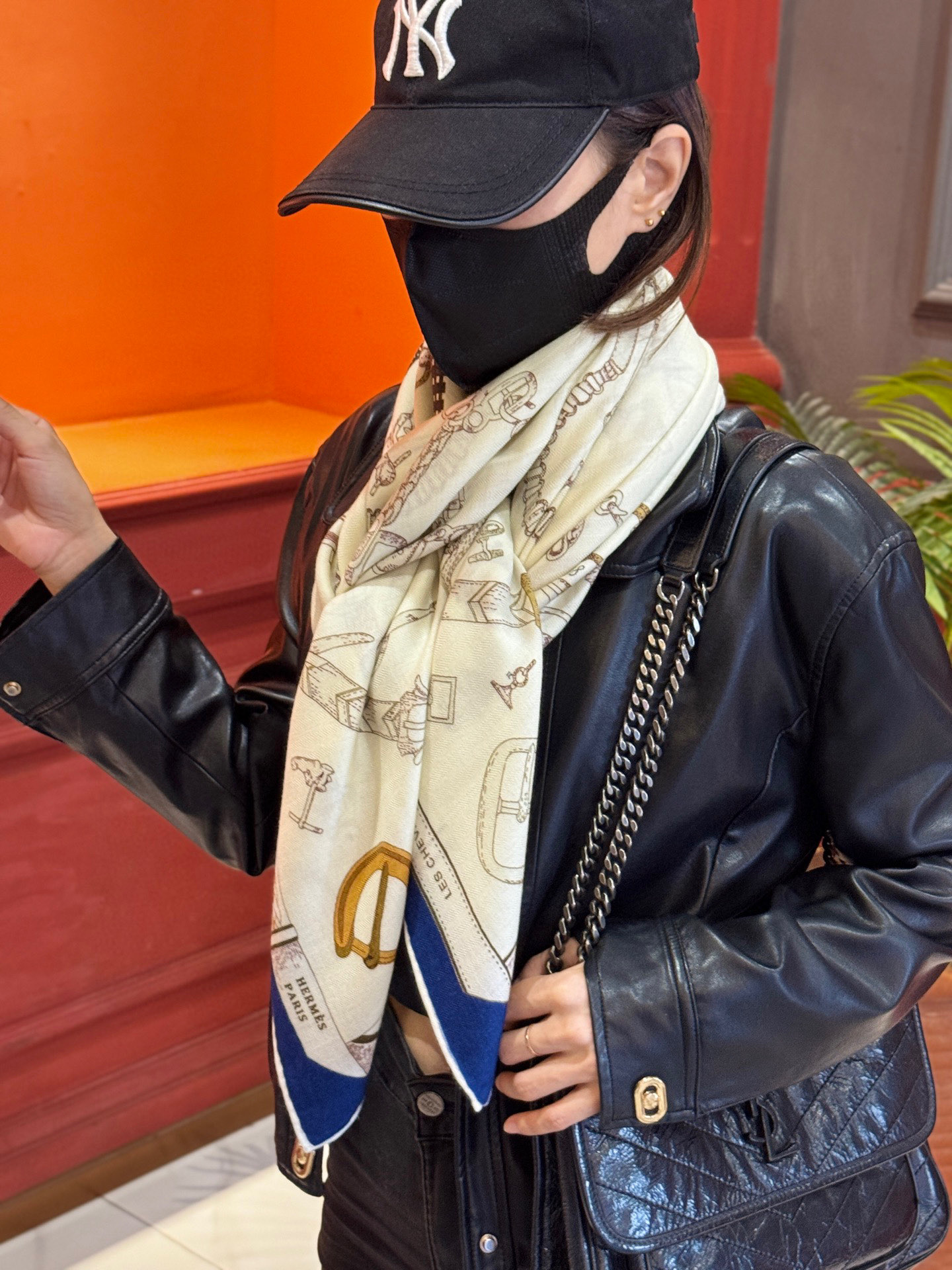 羊绒新款🆕👏👏买了都说好看‼️推荐💕爱马仕双面同色羊绒方巾【跃动的马儿双面同色140】，顶级工艺超值‼️