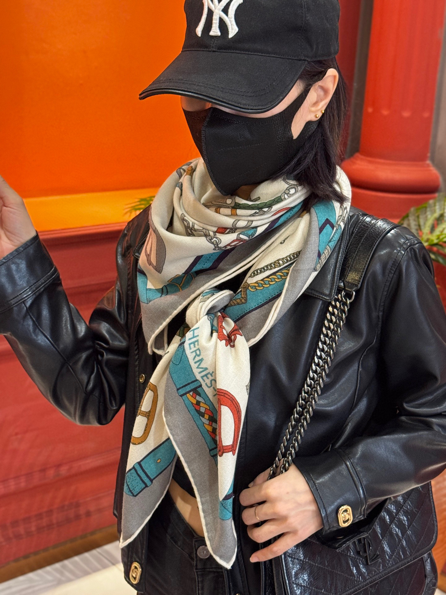 羊绒新款🆕👏👏买了都说好看‼️推荐💕爱马仕双面同色羊绒方巾【跃动的马儿双面同色140】，顶级工艺超值‼️