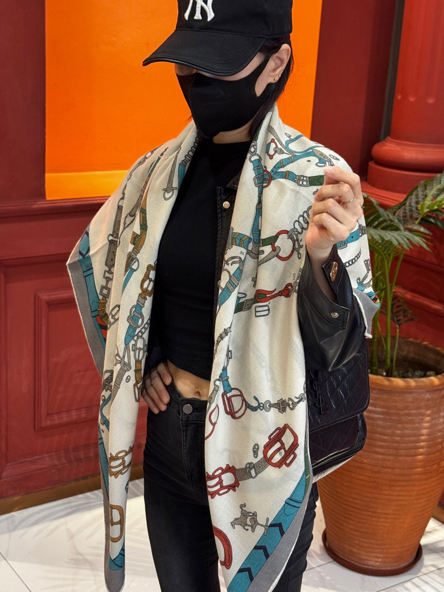 羊绒新款🆕👏👏买了都说好看‼️推荐💕爱马仕双面同色羊绒方巾【跃动的马儿双面同色140】，顶级工艺超值‼️