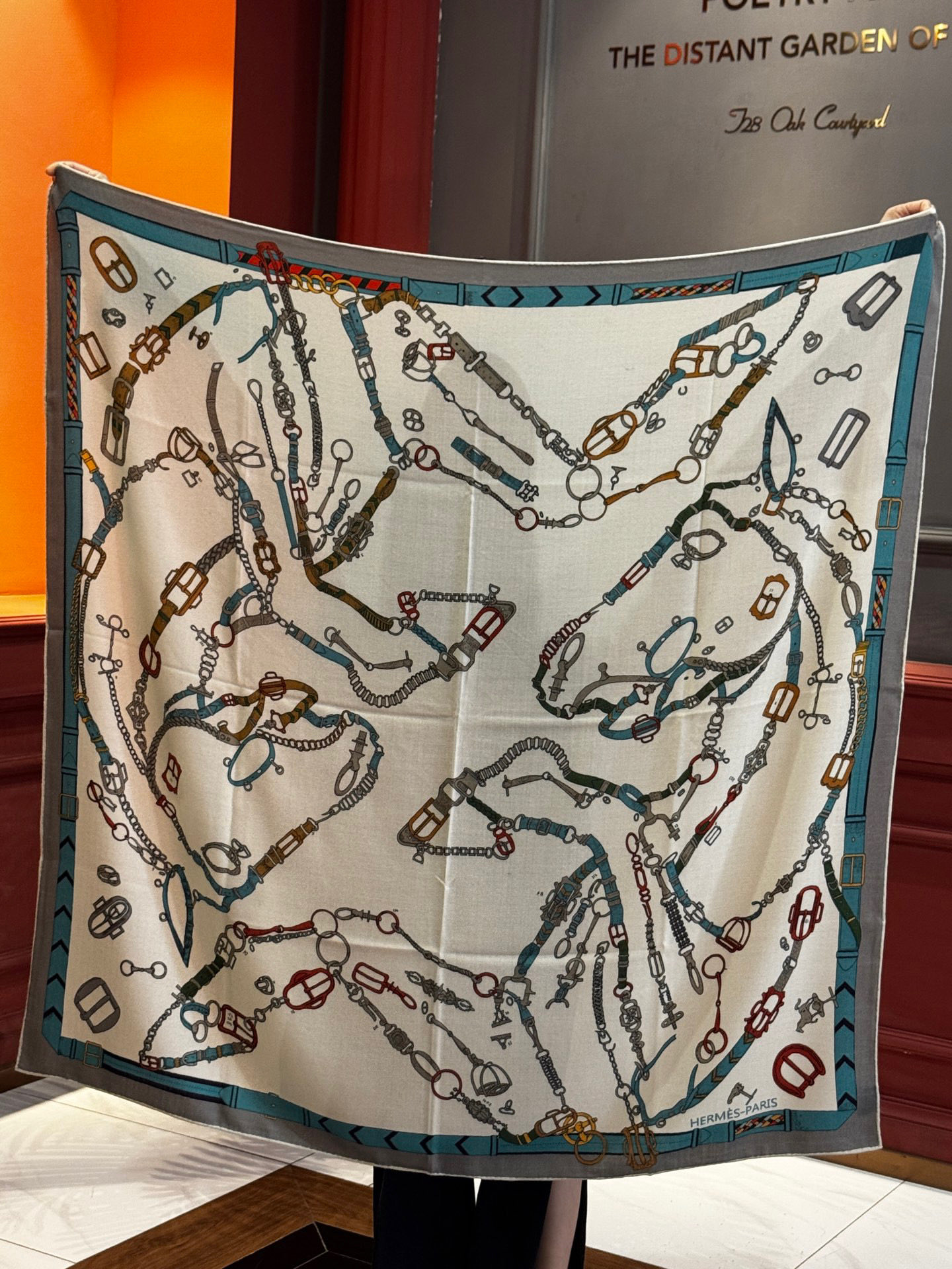 羊绒新款🆕👏👏买了都说好看‼️推荐💕爱马仕双面同色羊绒方巾【跃动的马儿双面同色140】，顶级工艺超值‼️