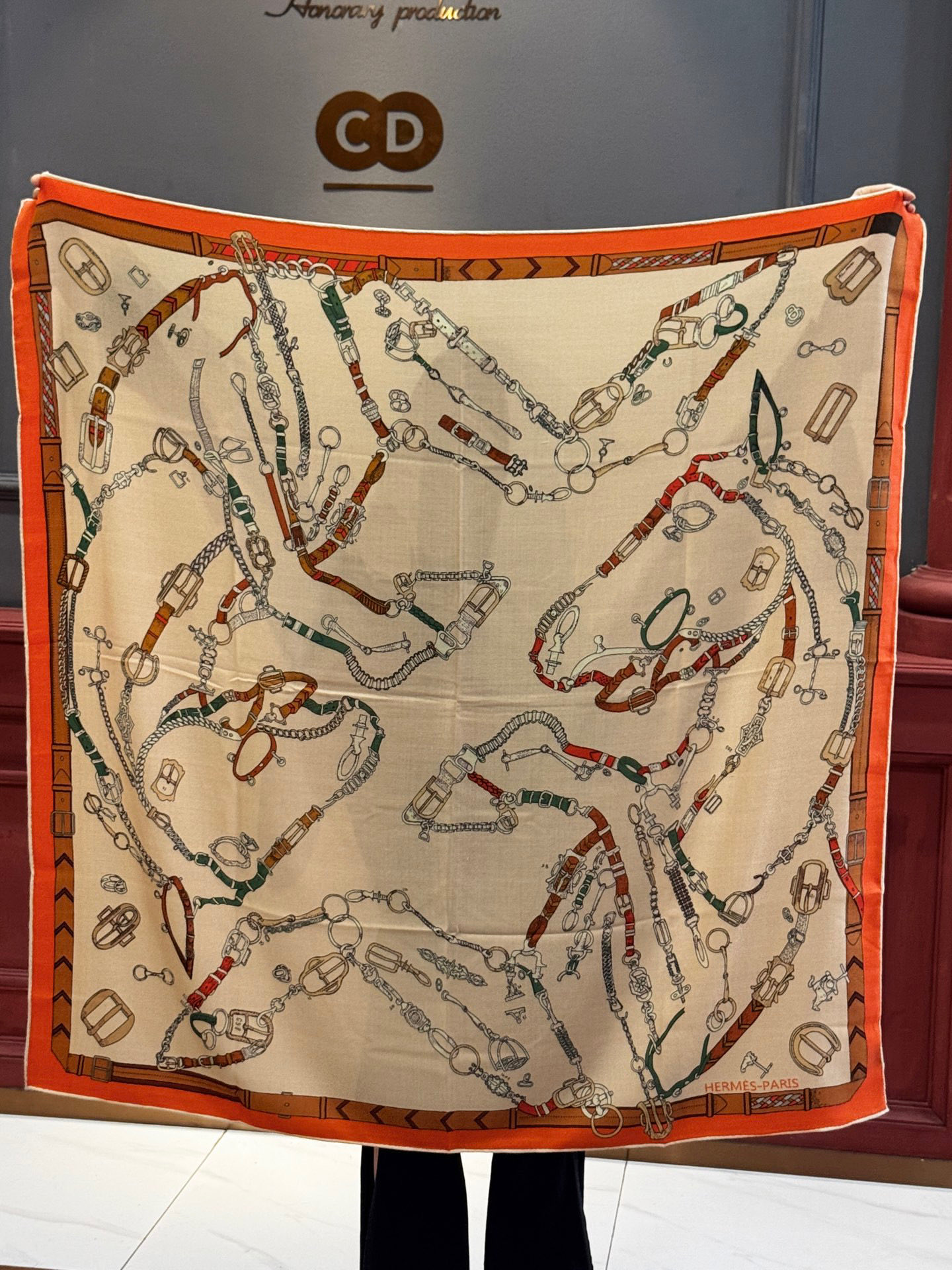 羊绒新款🆕👏👏买了都说好看‼️推荐💕爱马仕双面同色羊绒方巾【跃动的马儿双面同色140】，顶级工艺超值‼️